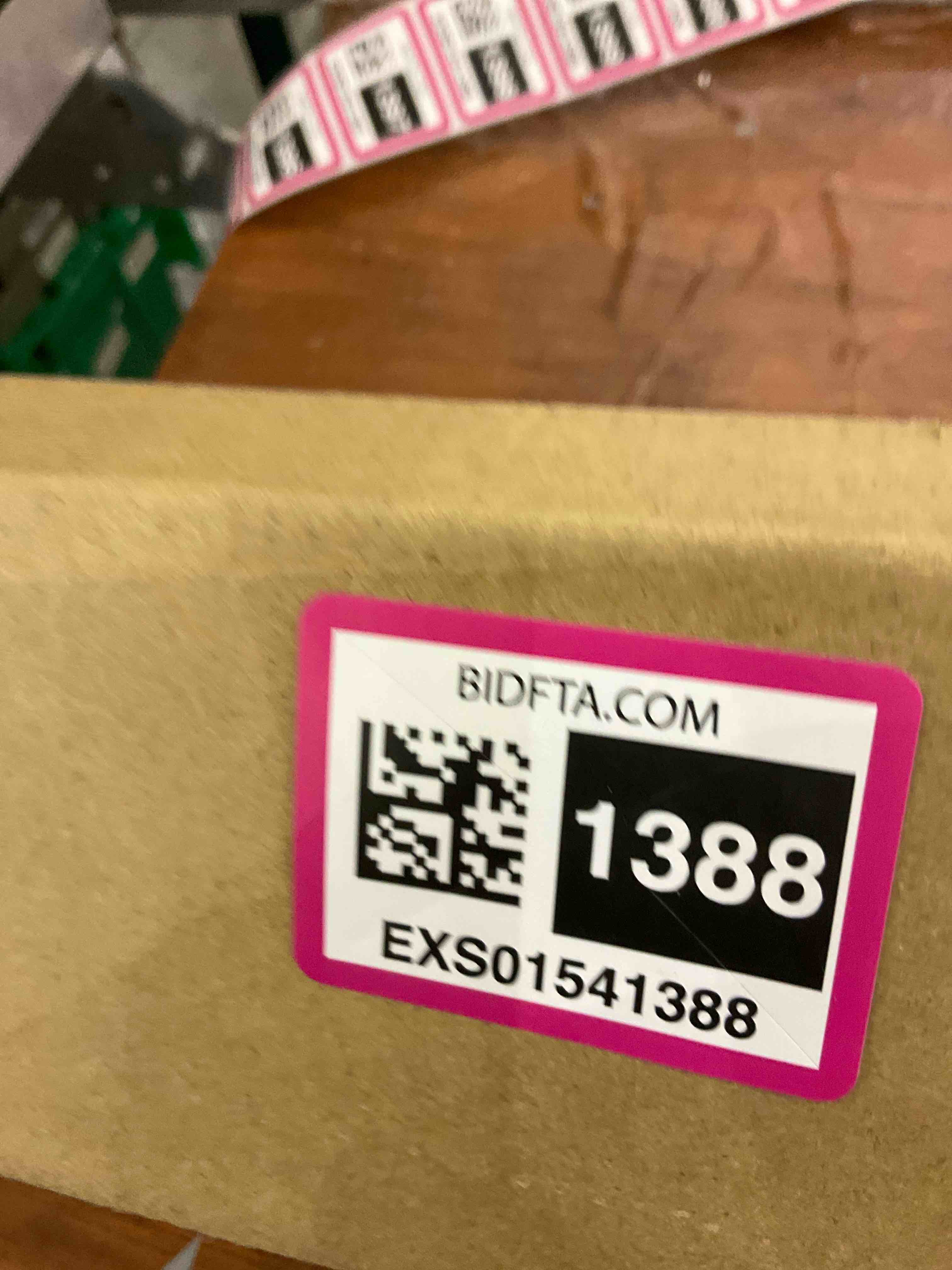 https://s3.amazonaws.com/lotting-images-prod/BargainHunt/EXS01541388_1715776353334.jpeg