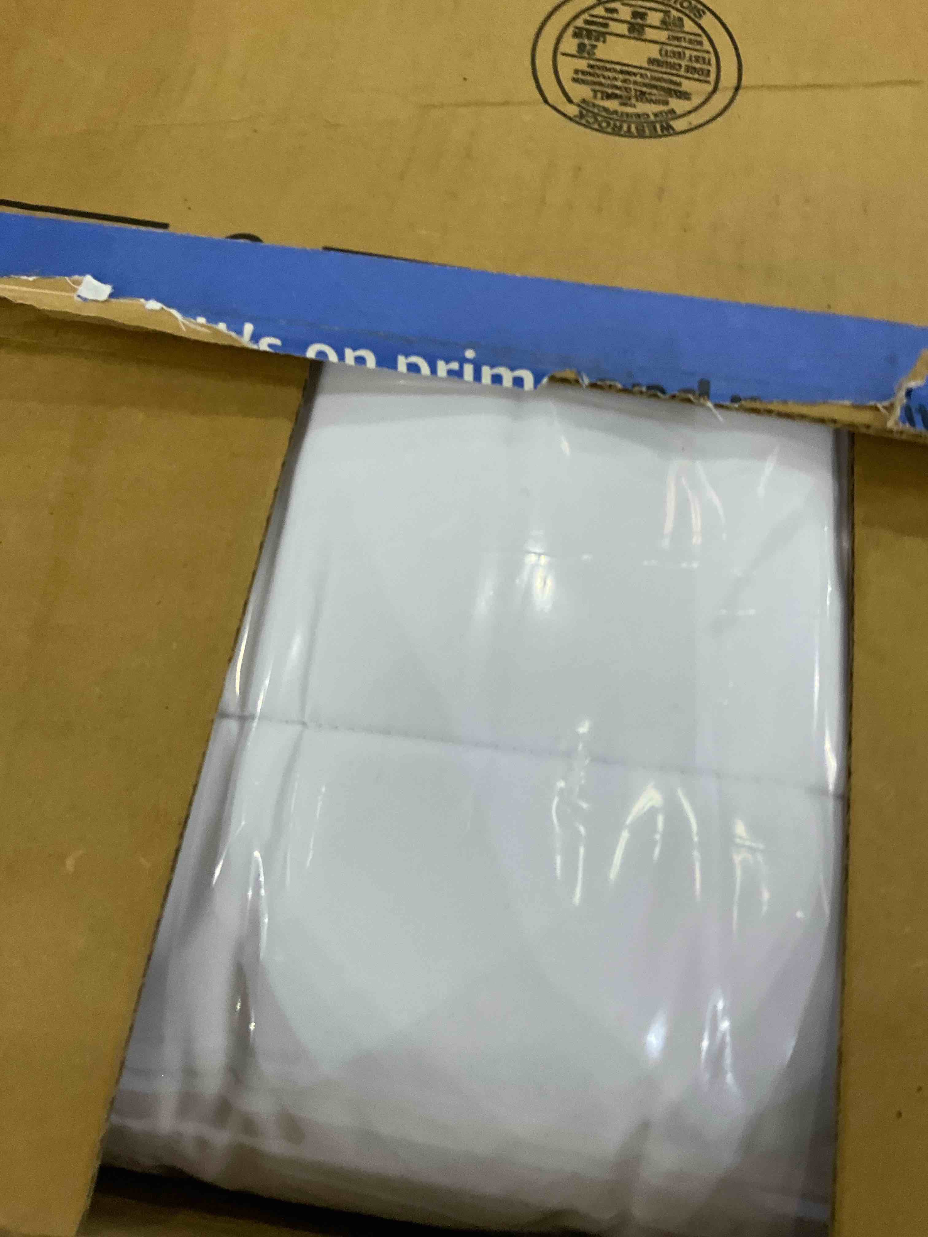 https://s3.amazonaws.com/lotting-images-prod/BargainHunt/EXS01541405_1715780280986.jpeg