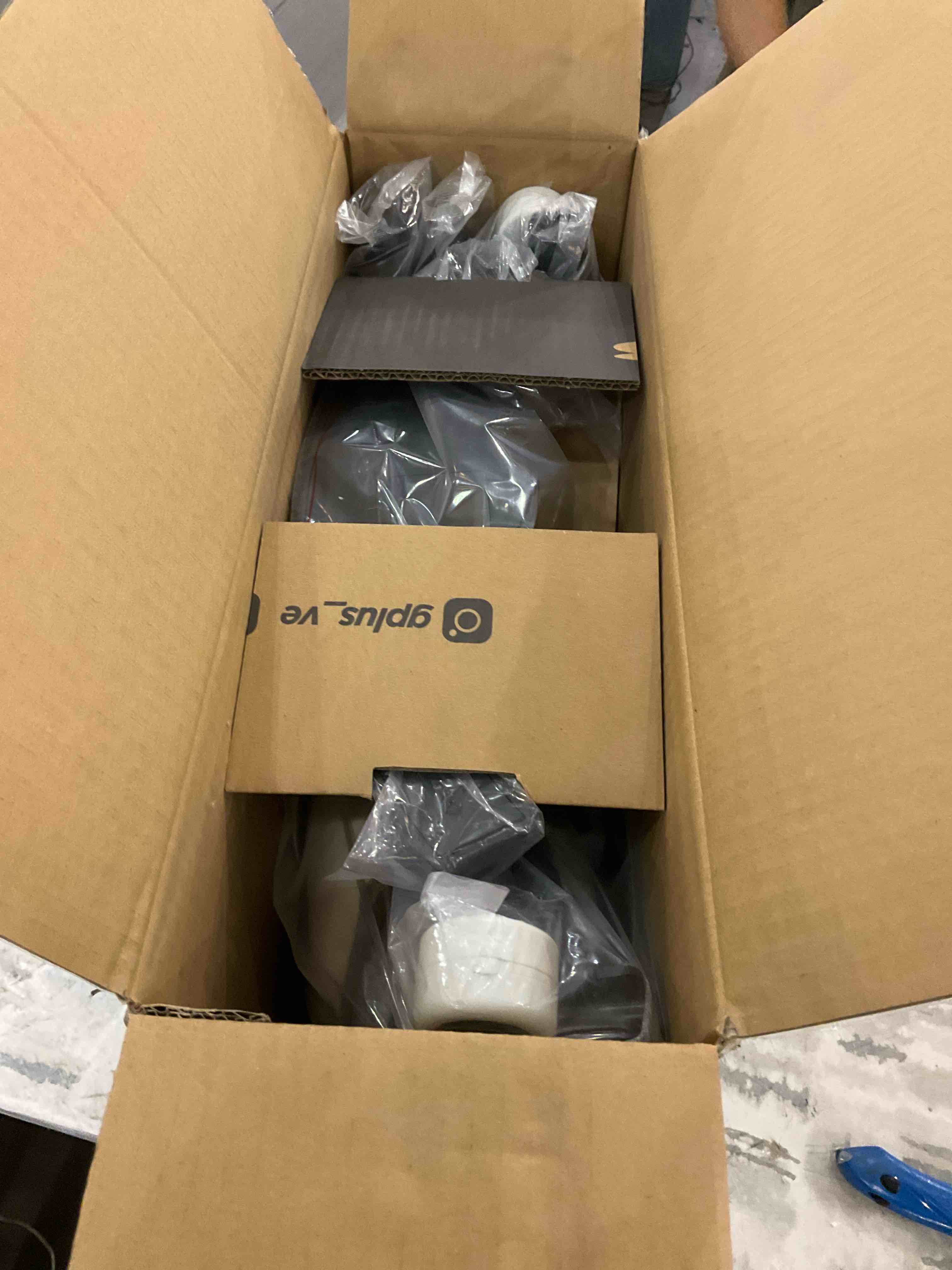 https://s3.amazonaws.com/lotting-images-prod/BargainHunt/EXS01541521_1715624466352.jpeg
