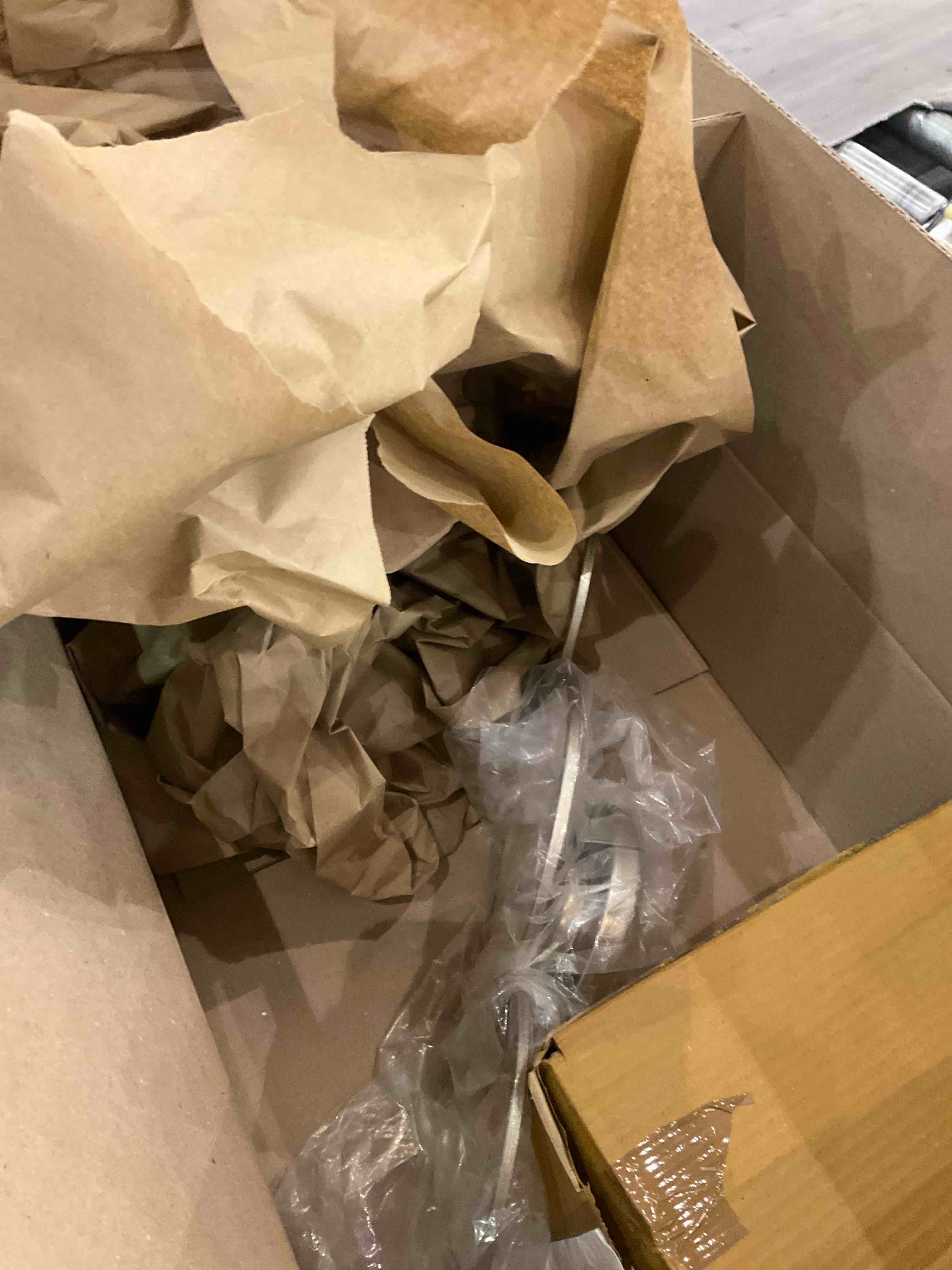 https://s3.amazonaws.com/lotting-images-prod/BargainHunt/EXS01541528_1715625130146.jpeg