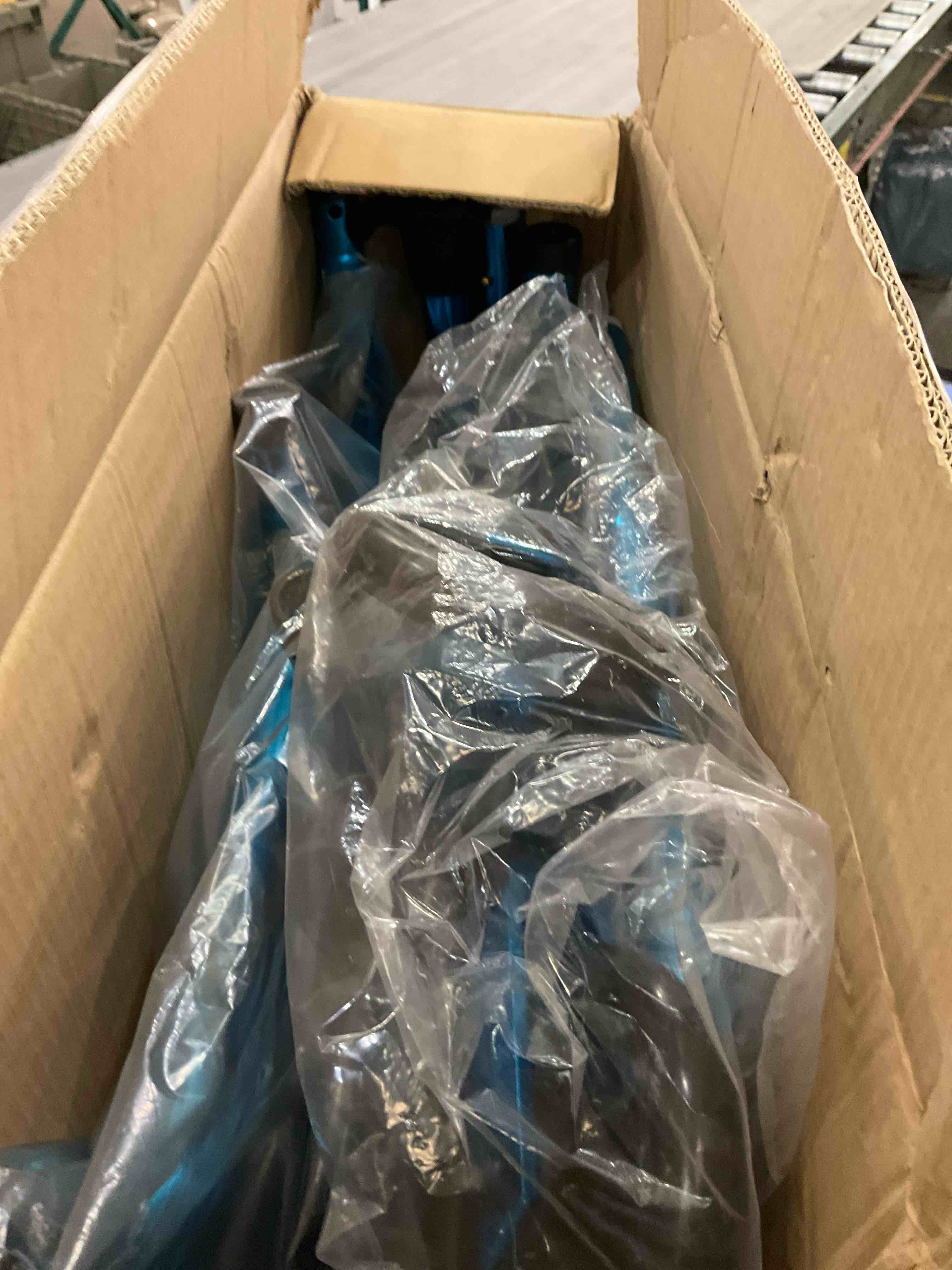 https://s3.amazonaws.com/lotting-images-prod/BargainHunt/EXS01541530_1715625372635.jpeg