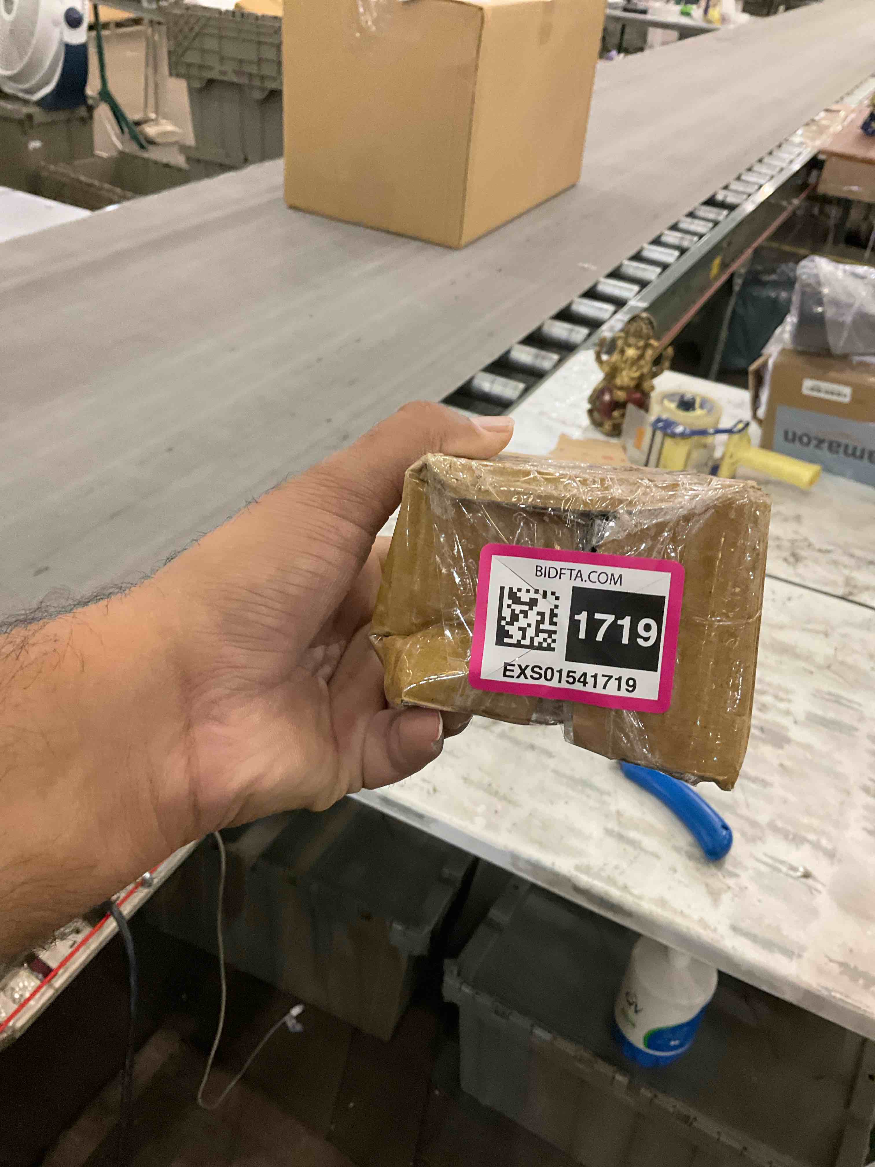 https://s3.amazonaws.com/lotting-images-prod/BargainHunt/EXS01541719_1715708058221.jpeg