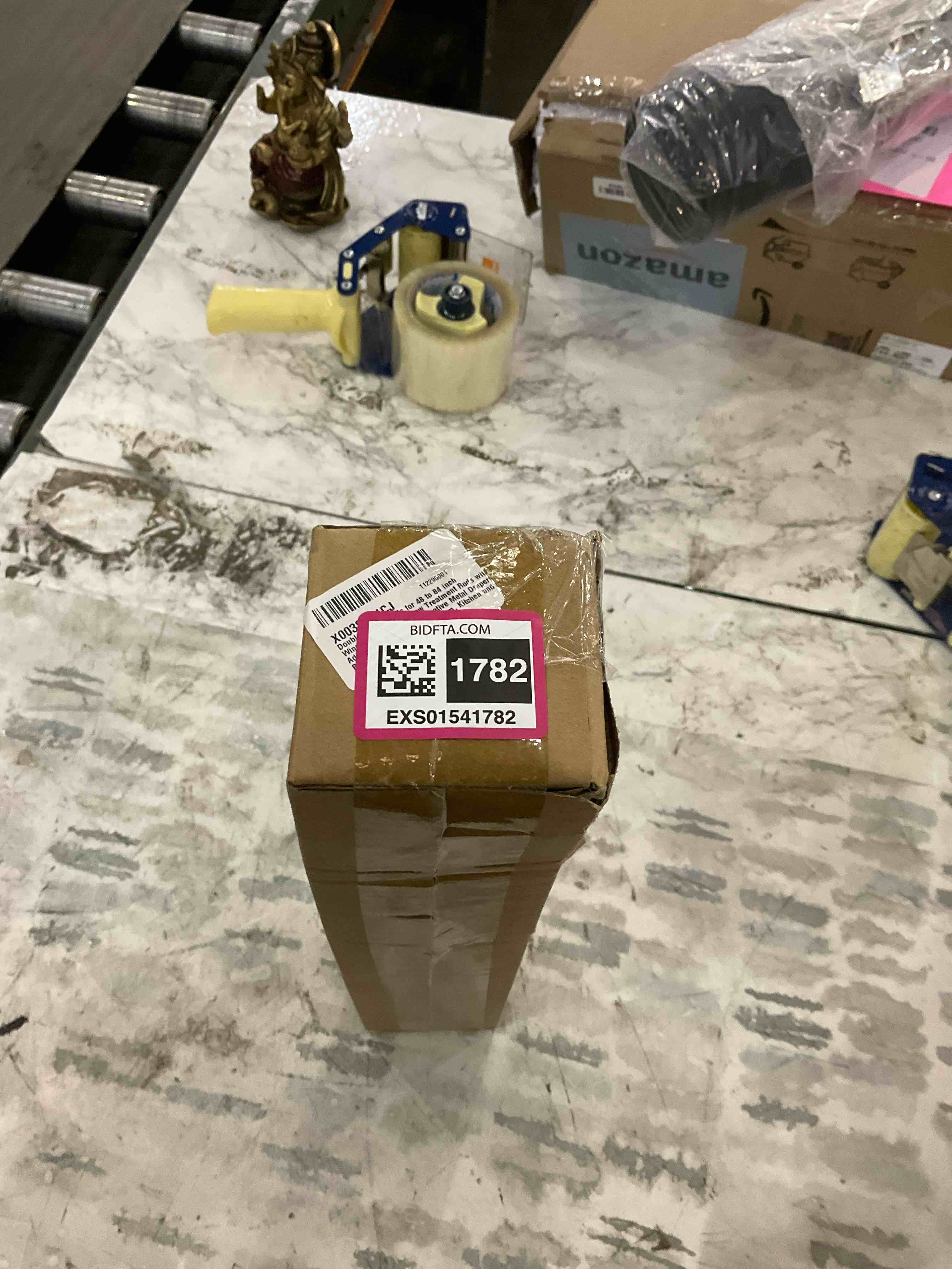 https://s3.amazonaws.com/lotting-images-prod/BargainHunt/EXS01541782_1715775914037.jpeg