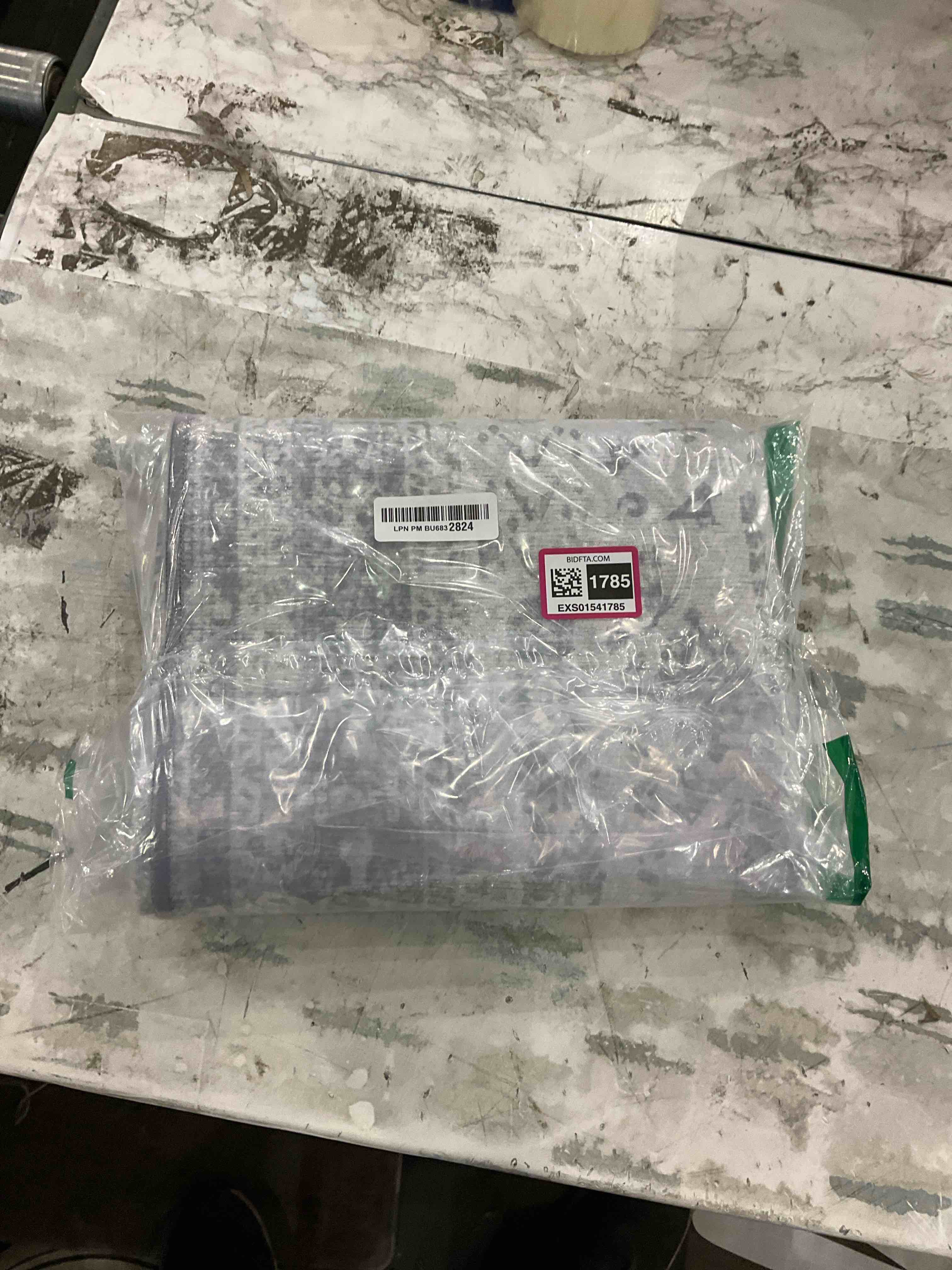 https://s3.amazonaws.com/lotting-images-prod/BargainHunt/EXS01541785_1715776134942.jpeg