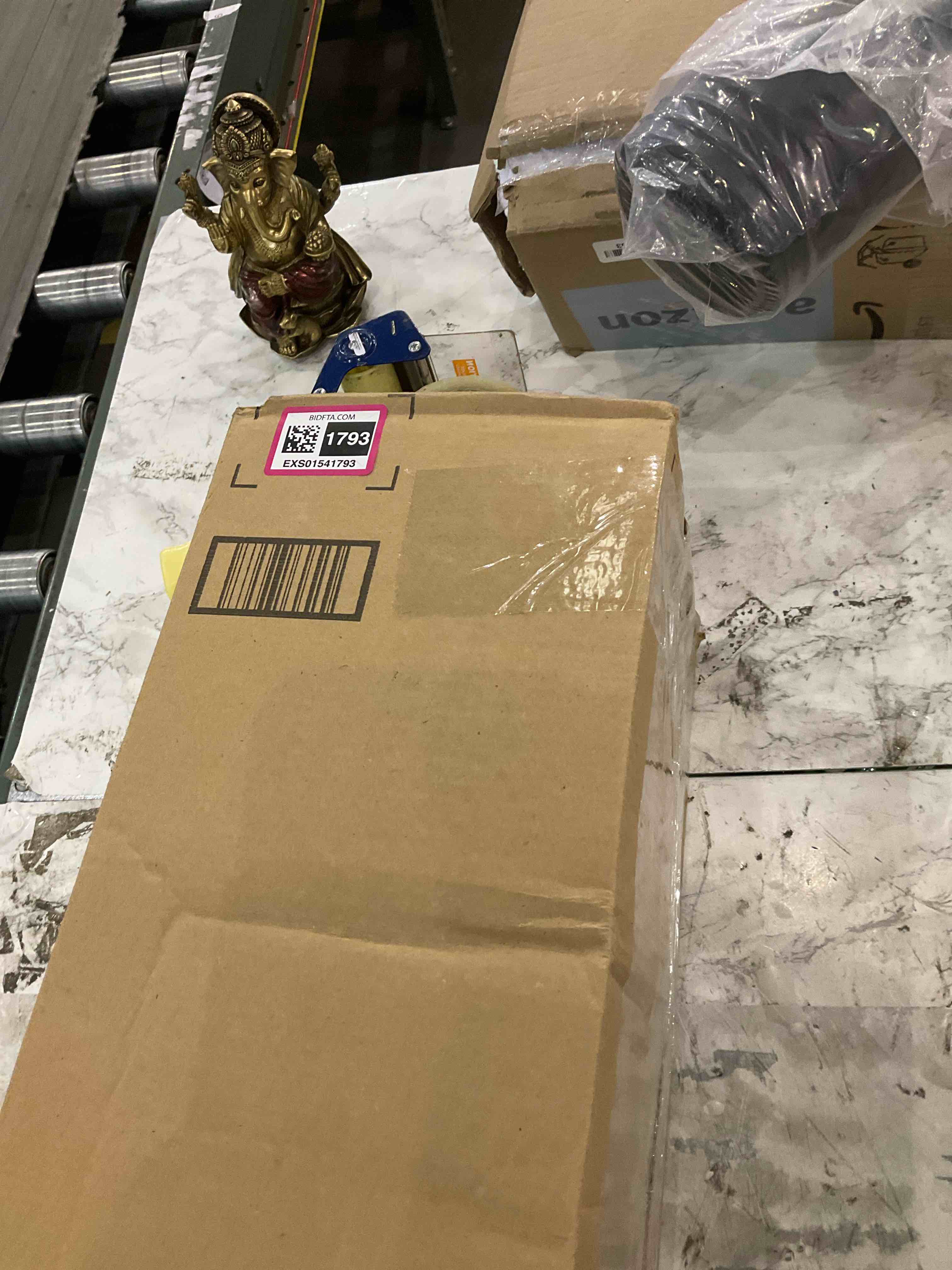 https://s3.amazonaws.com/lotting-images-prod/BargainHunt/EXS01541793_1715779946708.jpeg