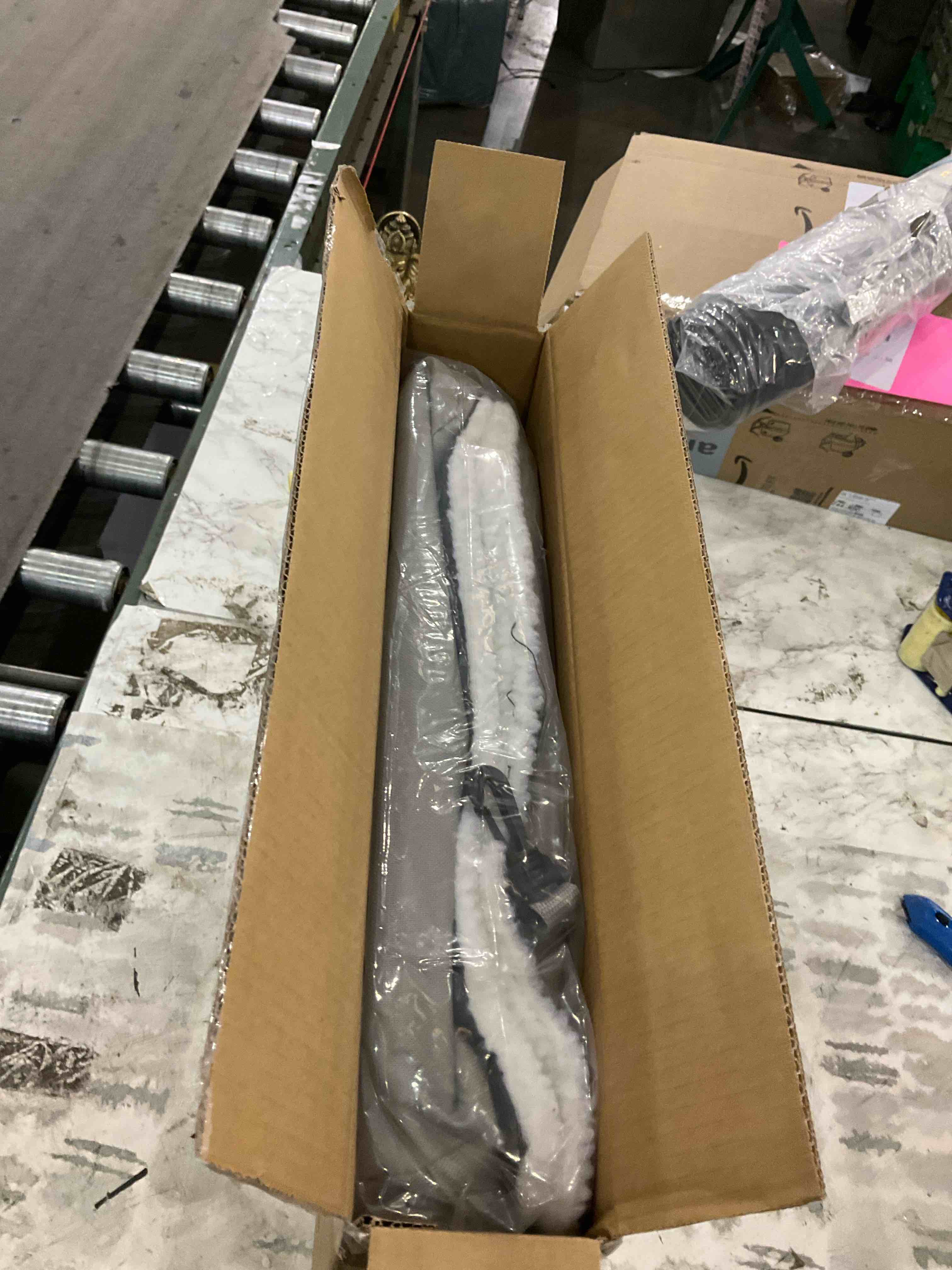 https://s3.amazonaws.com/lotting-images-prod/BargainHunt/EXS01541794_1715780006212.jpeg