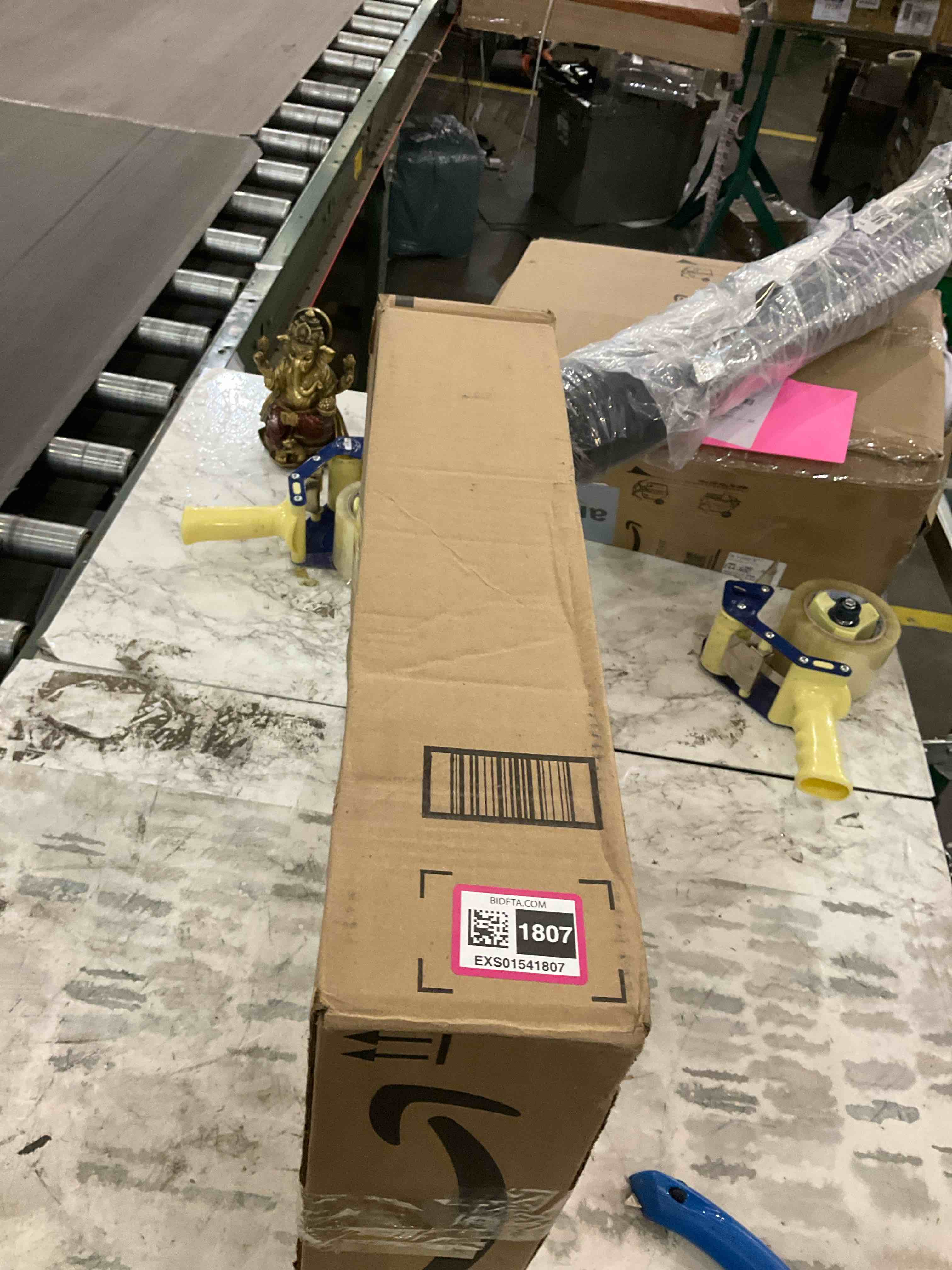 https://s3.amazonaws.com/lotting-images-prod/BargainHunt/EXS01541807_1715781786212.jpeg