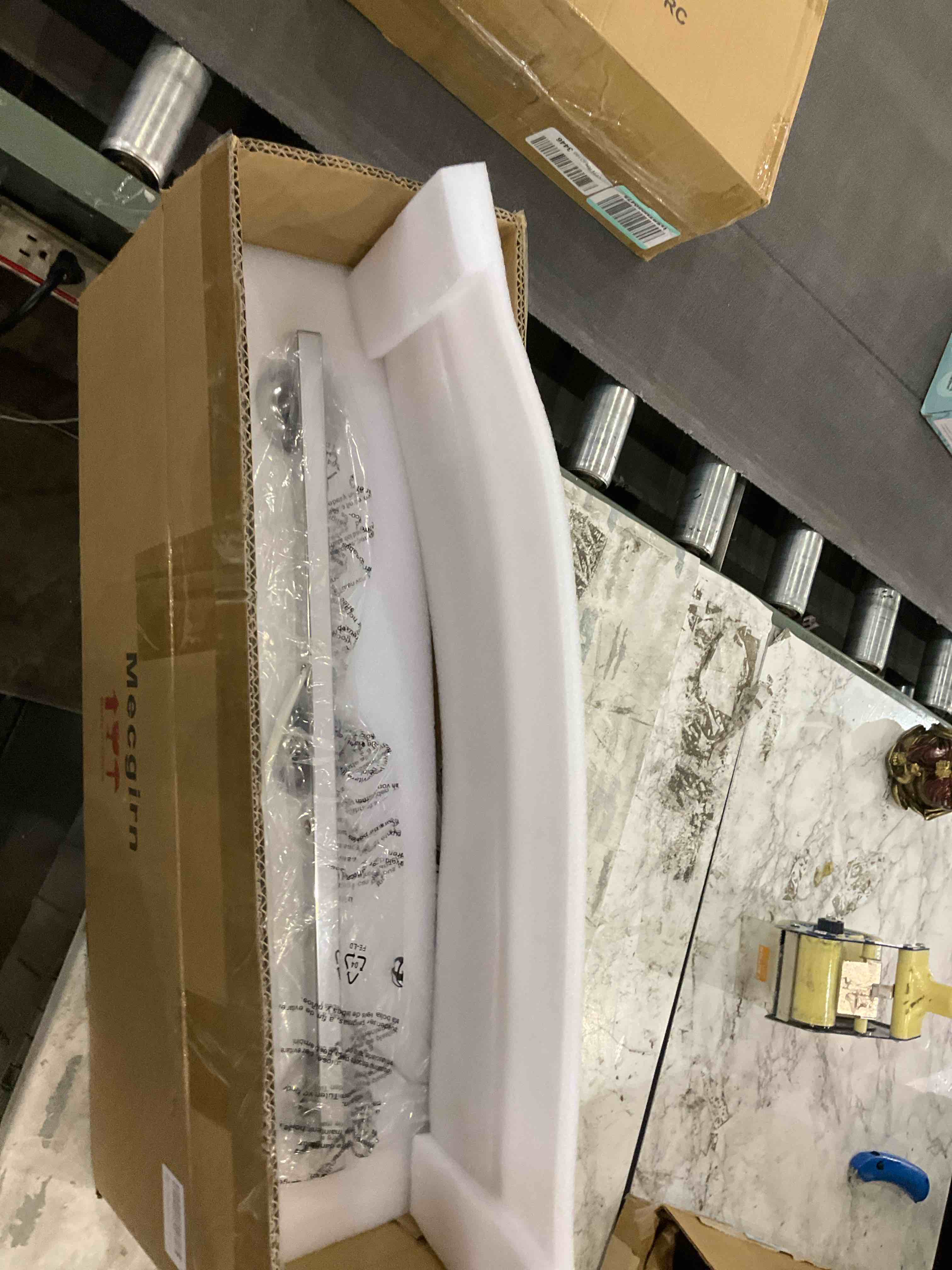 https://s3.amazonaws.com/lotting-images-prod/BargainHunt/EXS01541858_1715793828382.jpeg