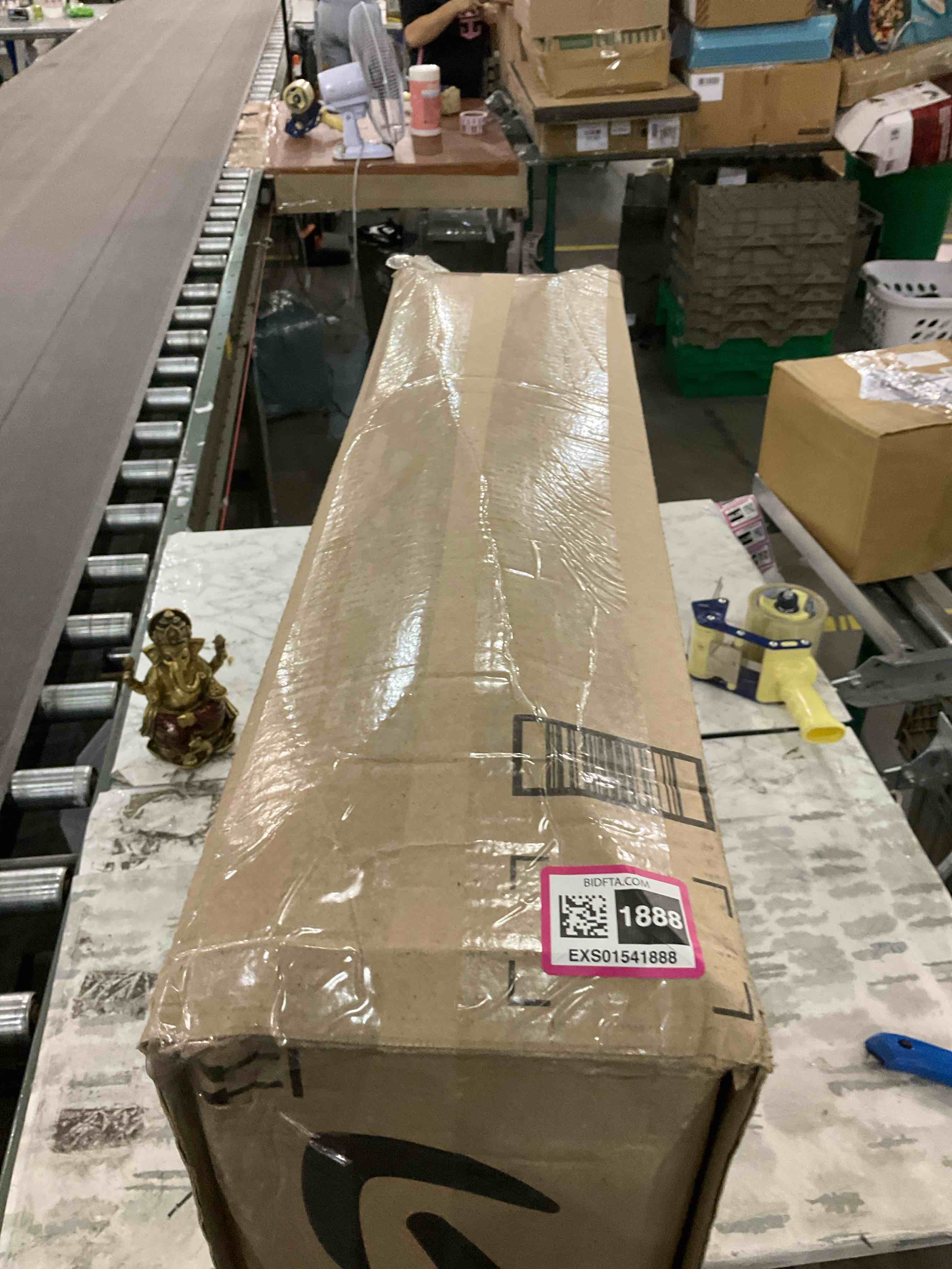 https://s3.amazonaws.com/lotting-images-prod/BargainHunt/EXS01541888_1715859475424.jpeg