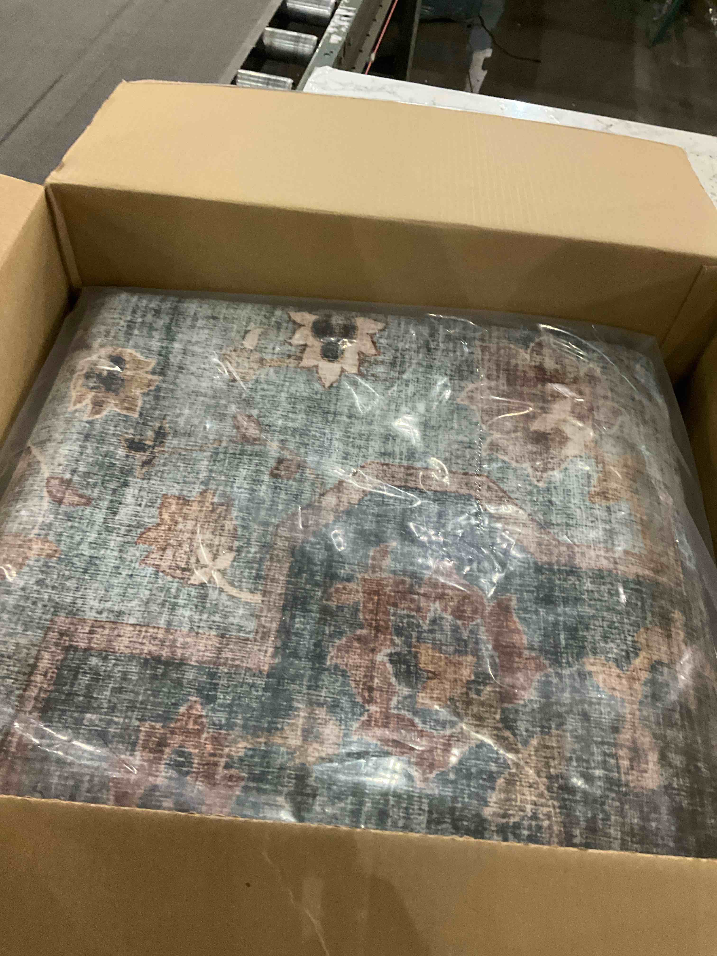 https://s3.amazonaws.com/lotting-images-prod/BargainHunt/EXS01541904_1715945336833.jpeg