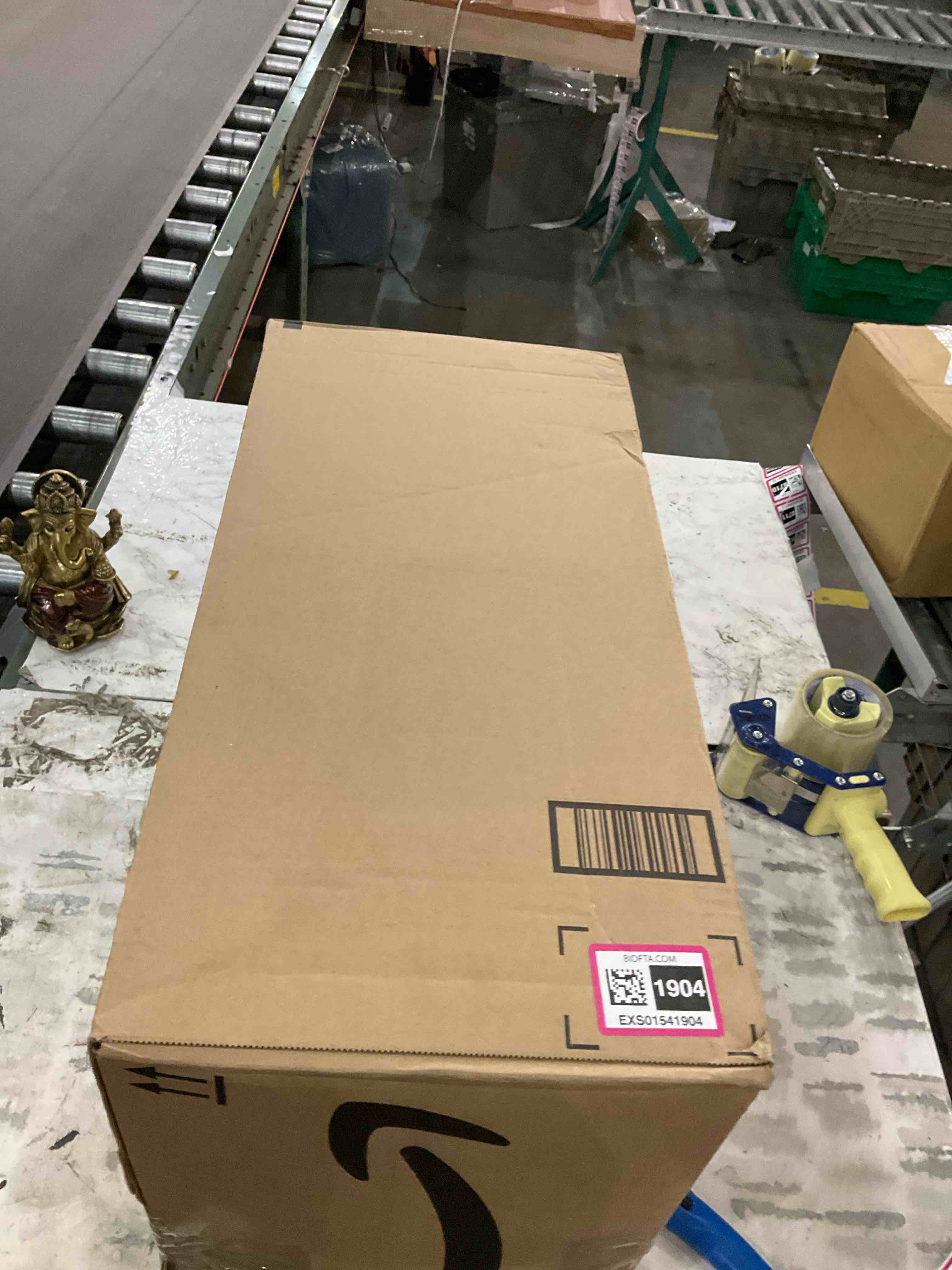 https://s3.amazonaws.com/lotting-images-prod/BargainHunt/EXS01541904_1715945376991.jpeg