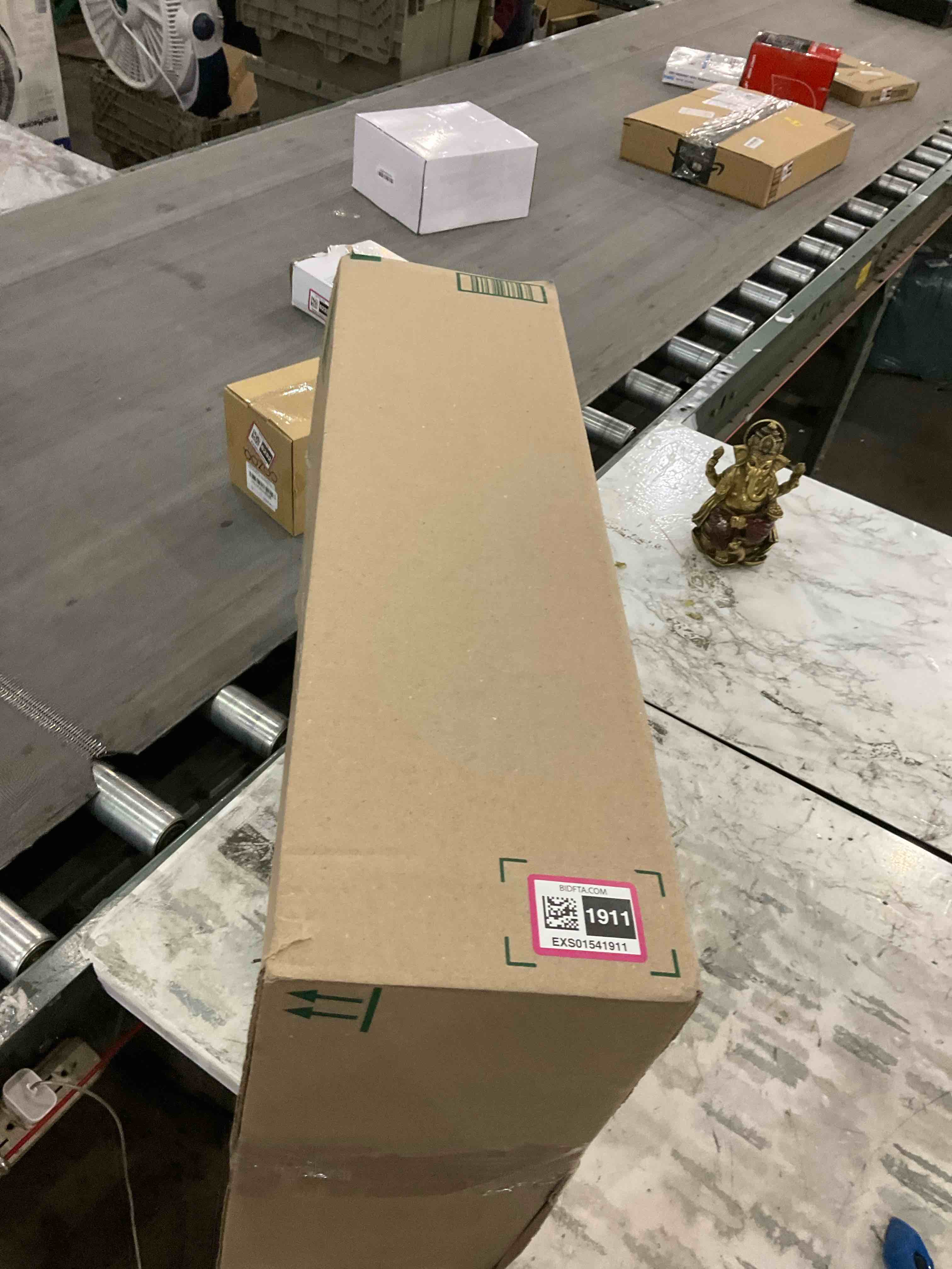https://s3.amazonaws.com/lotting-images-prod/BargainHunt/EXS01541911_1715946051540.jpeg