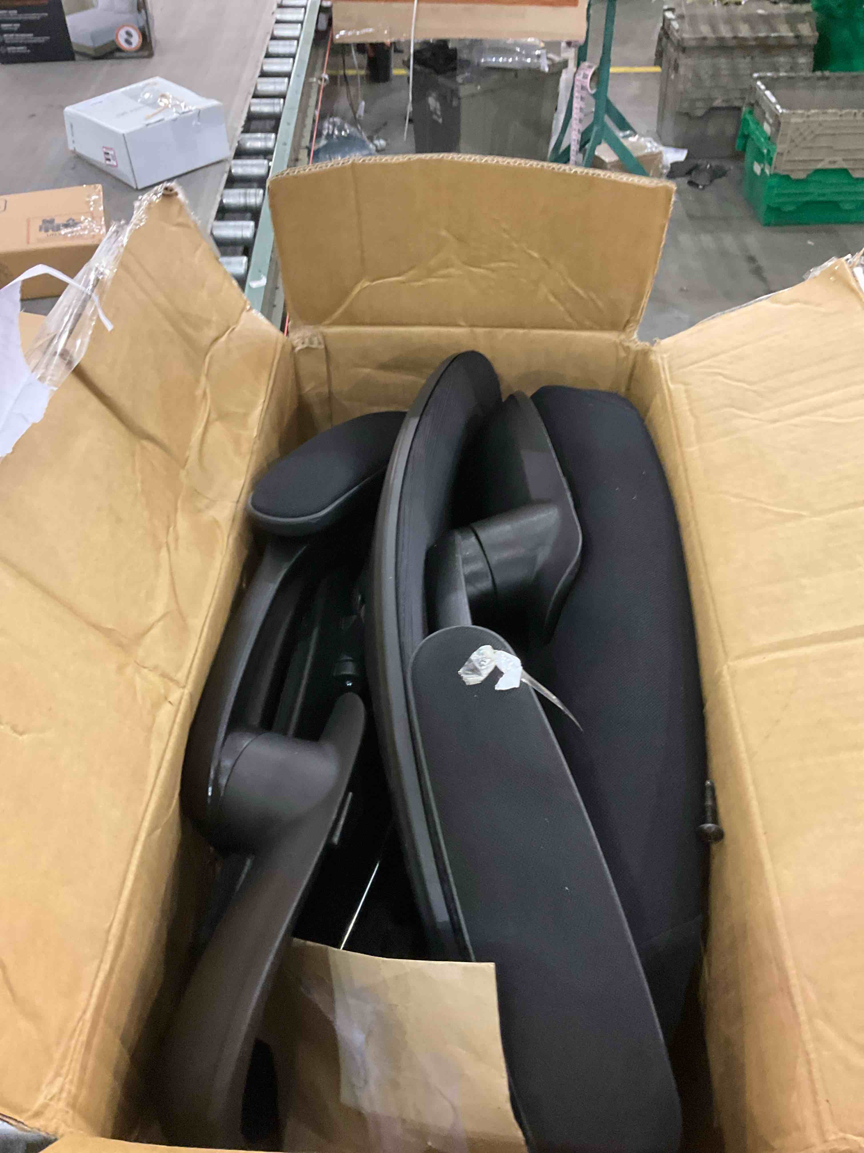 https://s3.amazonaws.com/lotting-images-prod/BargainHunt/EXS01541927_1715948020094.jpeg