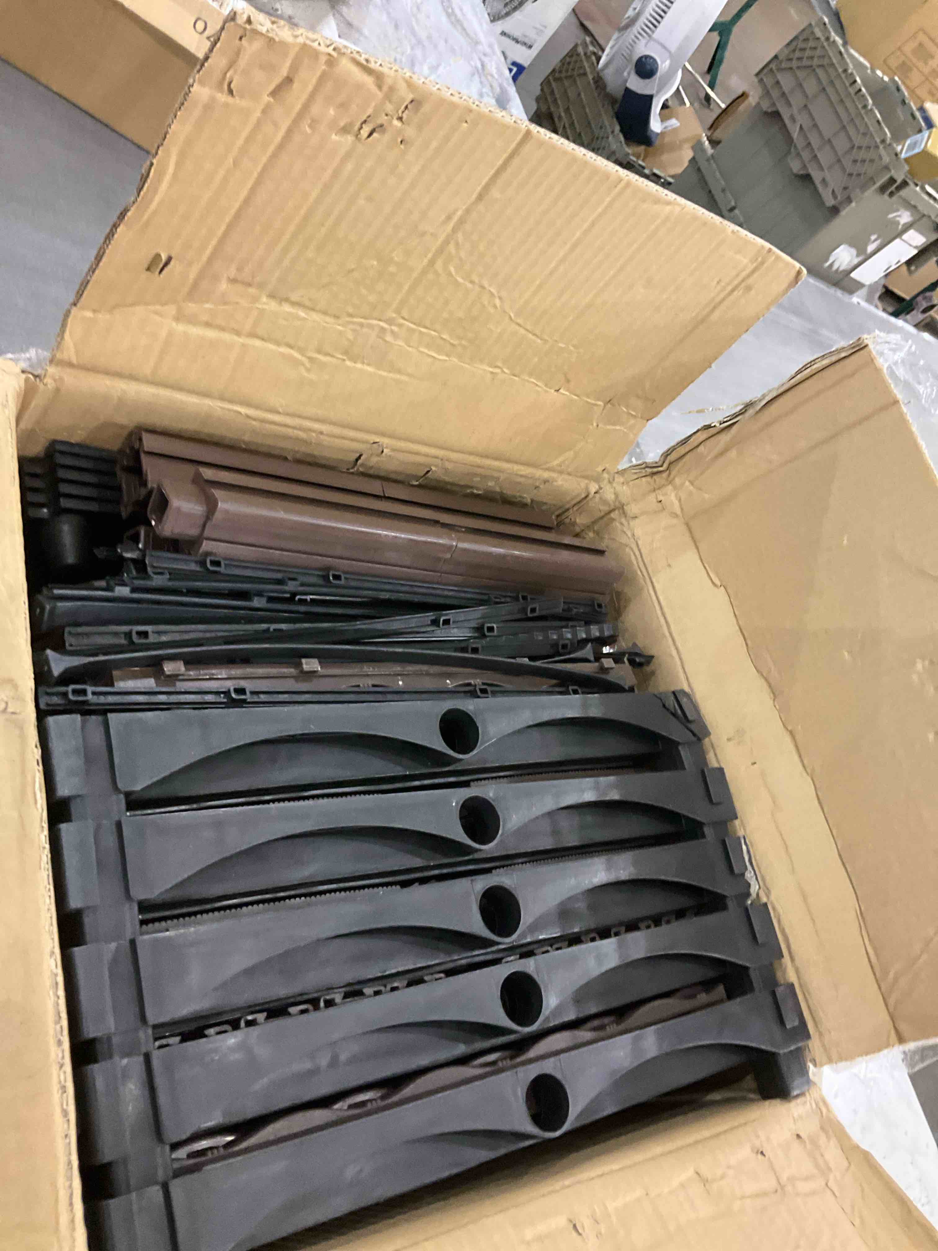 https://s3.amazonaws.com/lotting-images-prod/BargainHunt/EXS01541970_1715955607630.jpeg