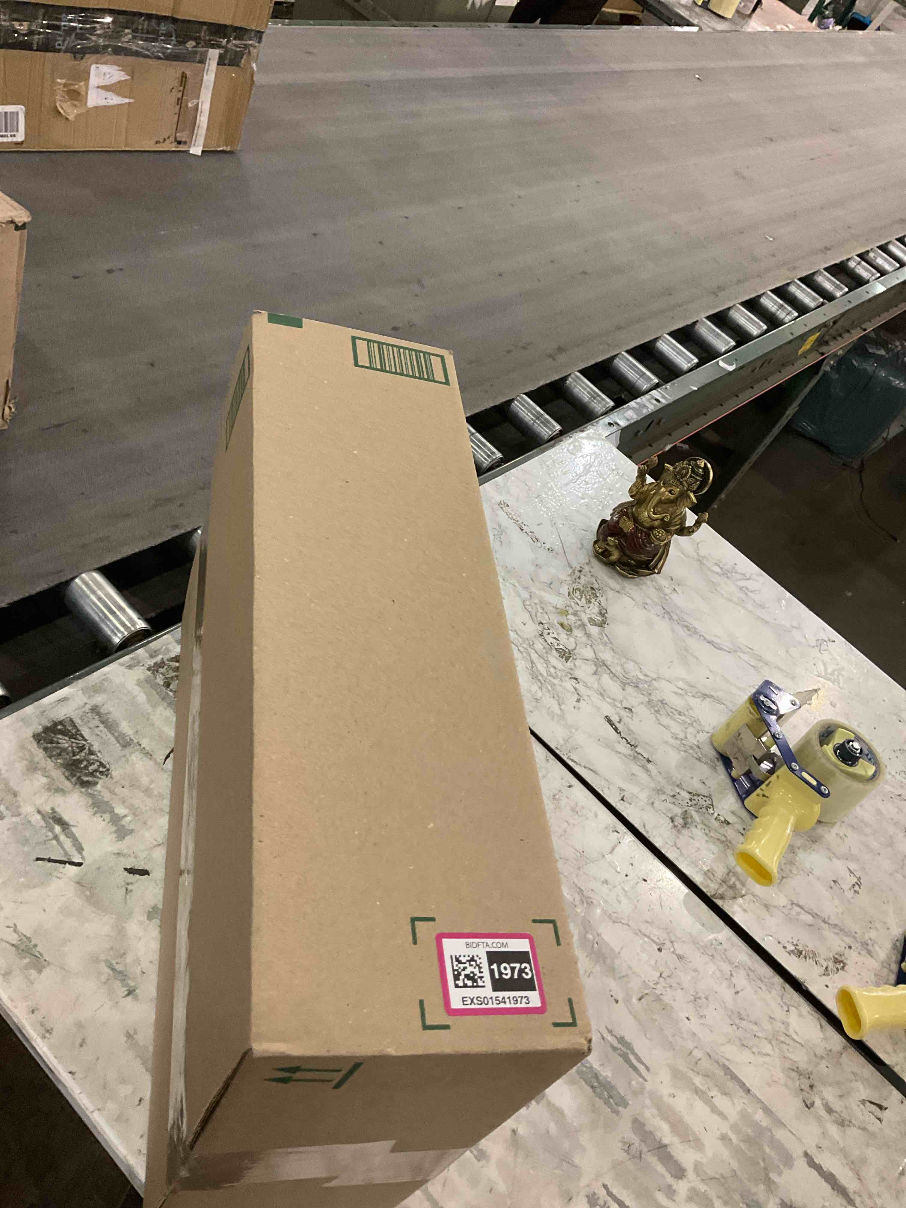 https://s3.amazonaws.com/lotting-images-prod/BargainHunt/EXS01541973_1715955913205.jpeg