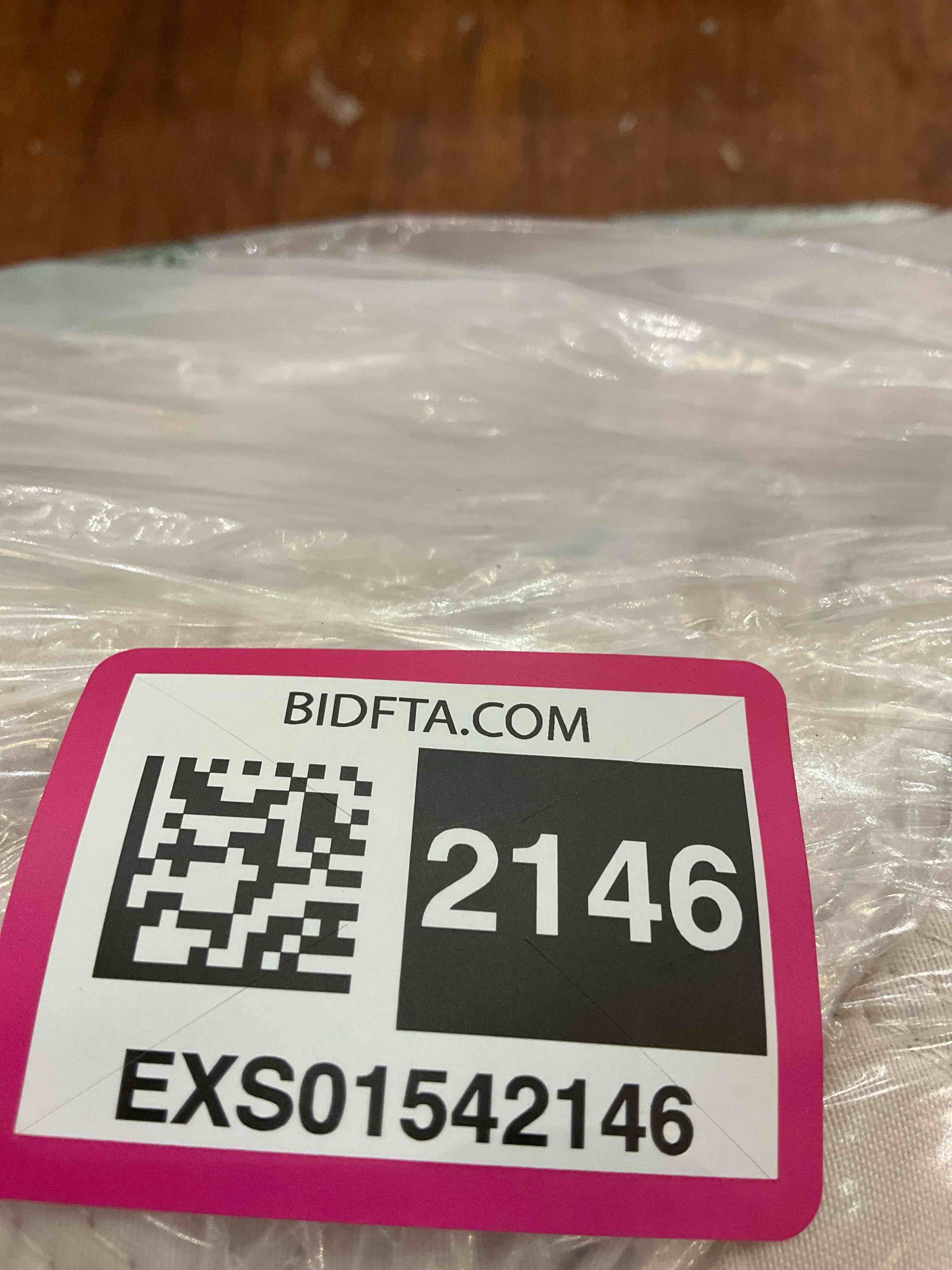 https://s3.amazonaws.com/lotting-images-prod/BargainHunt/EXS01542146_1715195410879.jpeg