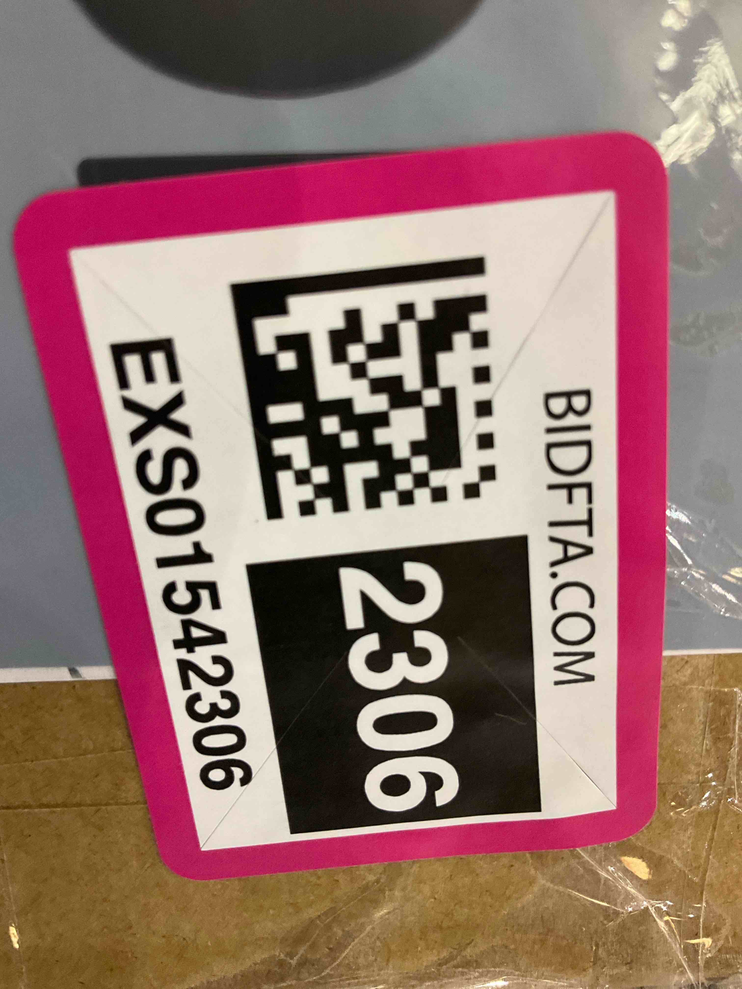 https://s3.amazonaws.com/lotting-images-prod/BargainHunt/EXS01542306_1715707836405.jpeg