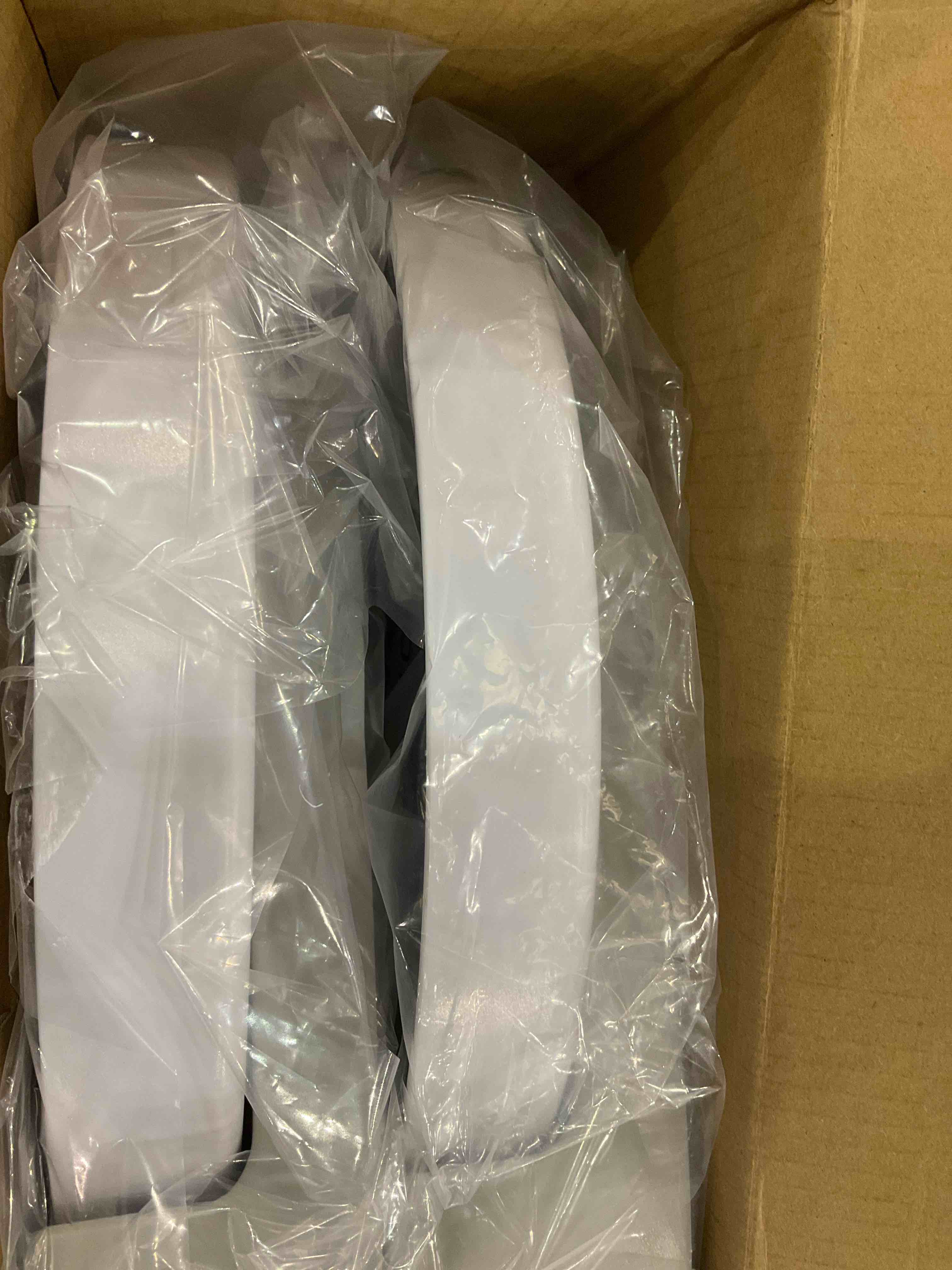 https://s3.amazonaws.com/lotting-images-prod/BargainHunt/EXS01542463_1715861802710.jpeg