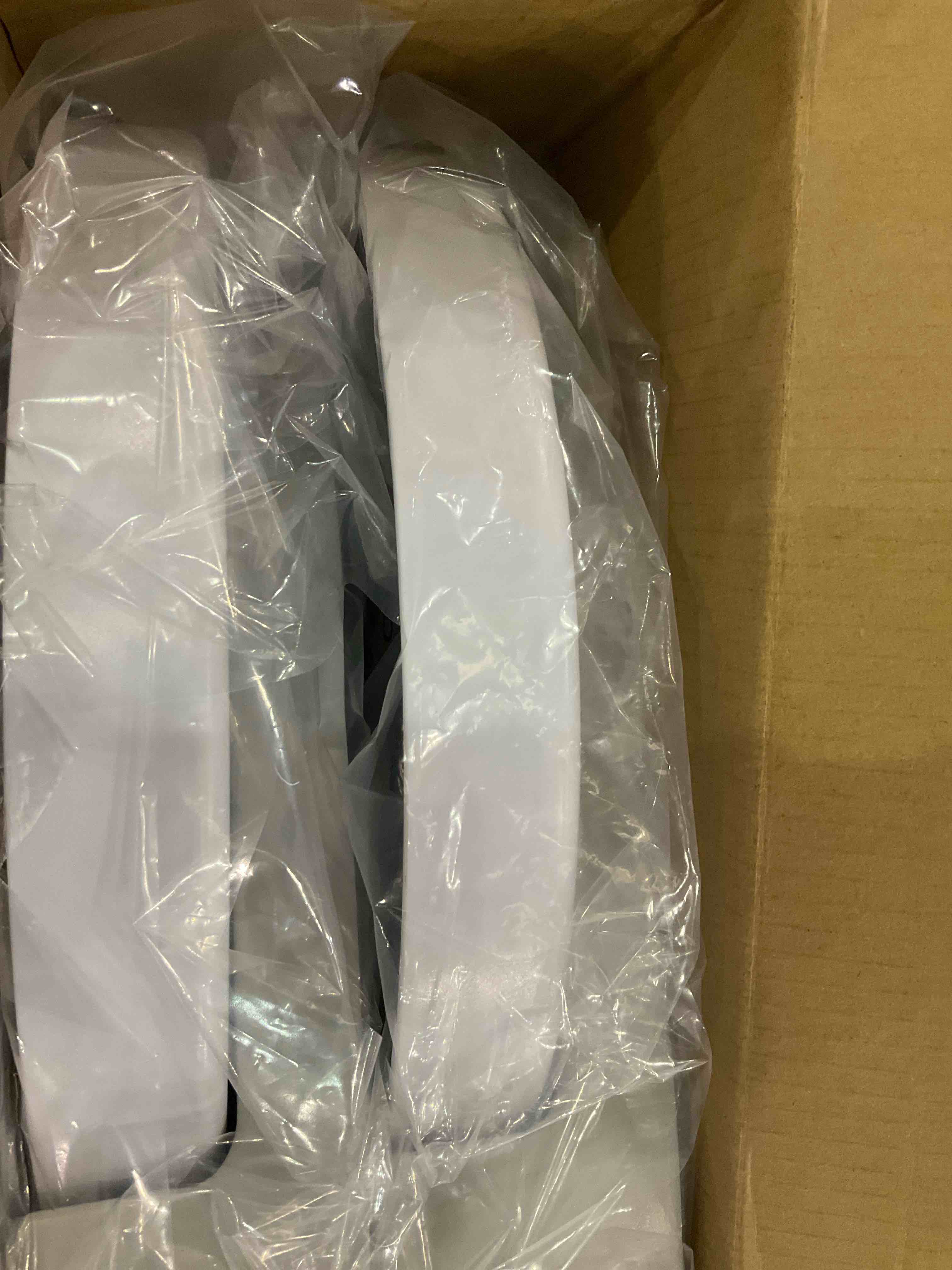https://s3.amazonaws.com/lotting-images-prod/BargainHunt/EXS01542463_1715861803791.jpeg