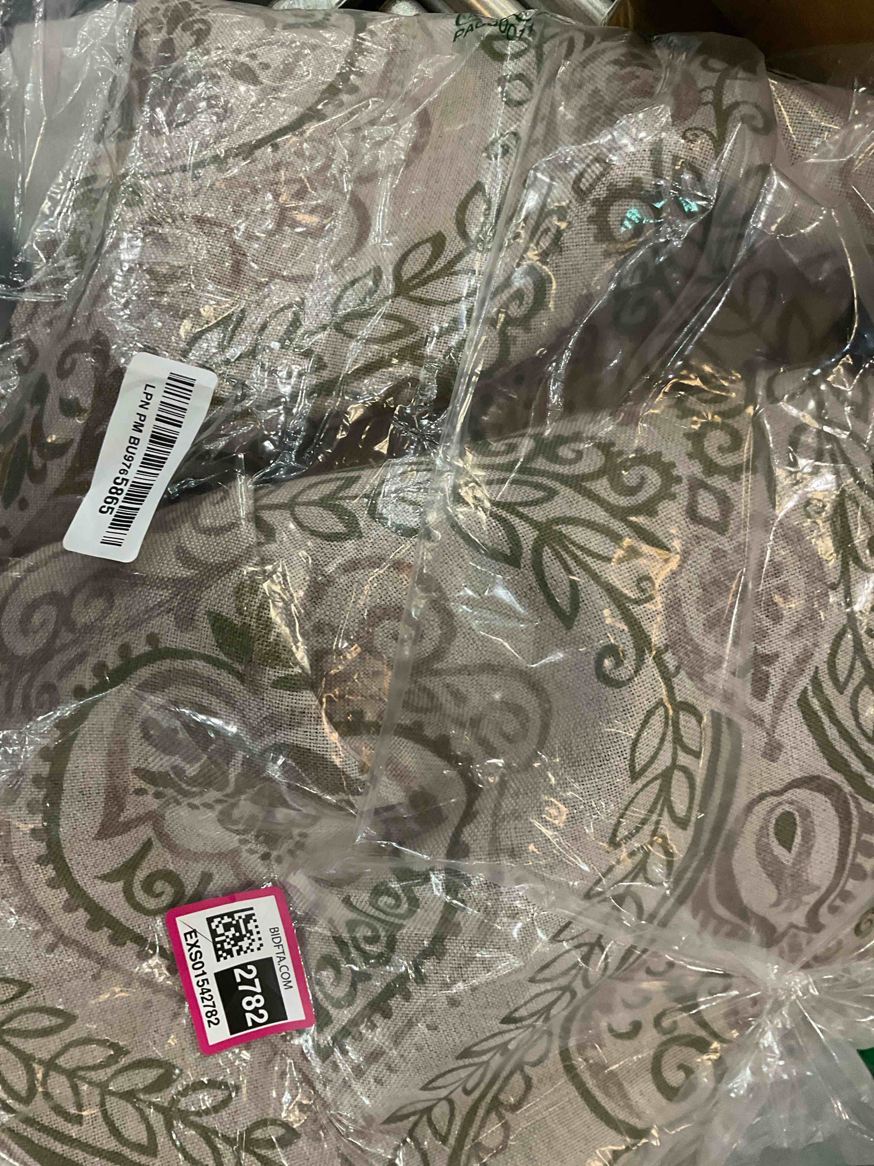https://s3.amazonaws.com/lotting-images-prod/BargainHunt/EXS01542782_1715188992646.jpeg