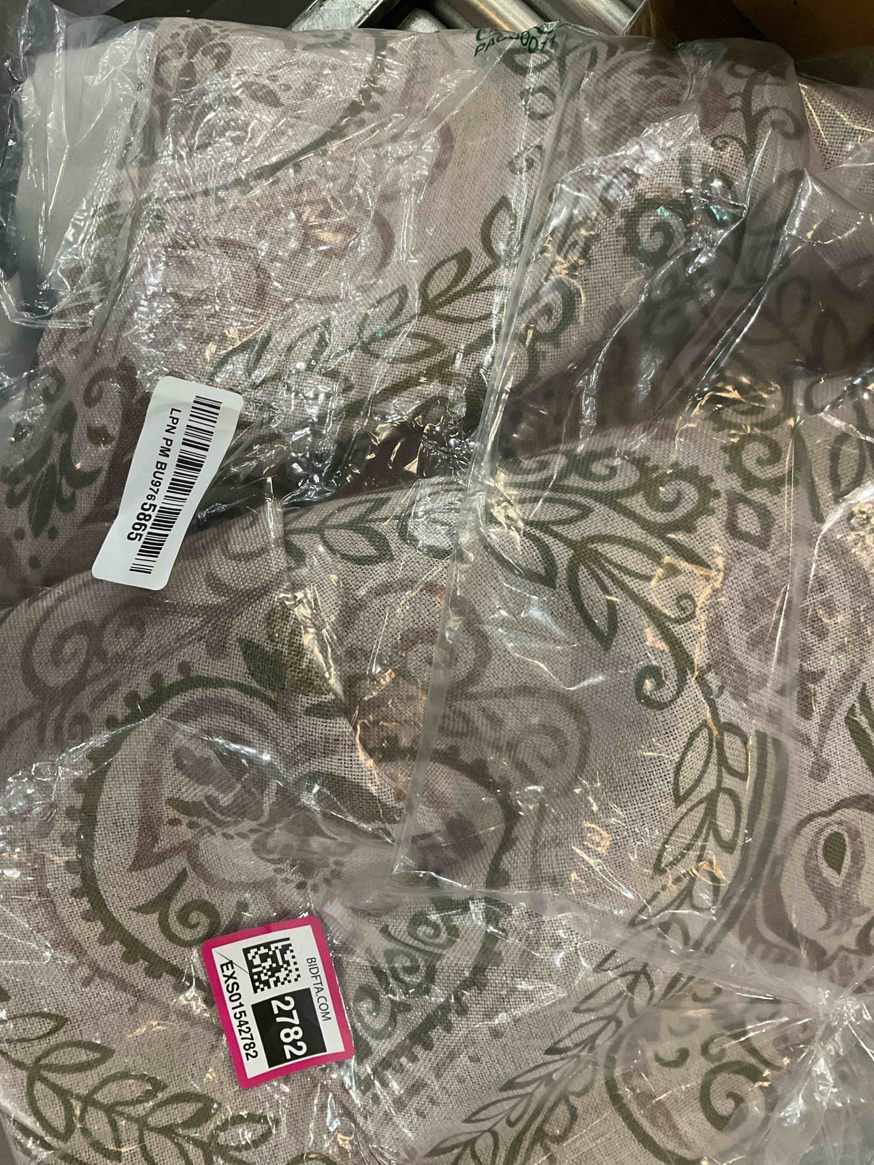 https://s3.amazonaws.com/lotting-images-prod/BargainHunt/EXS01542782_1715188993746.jpeg