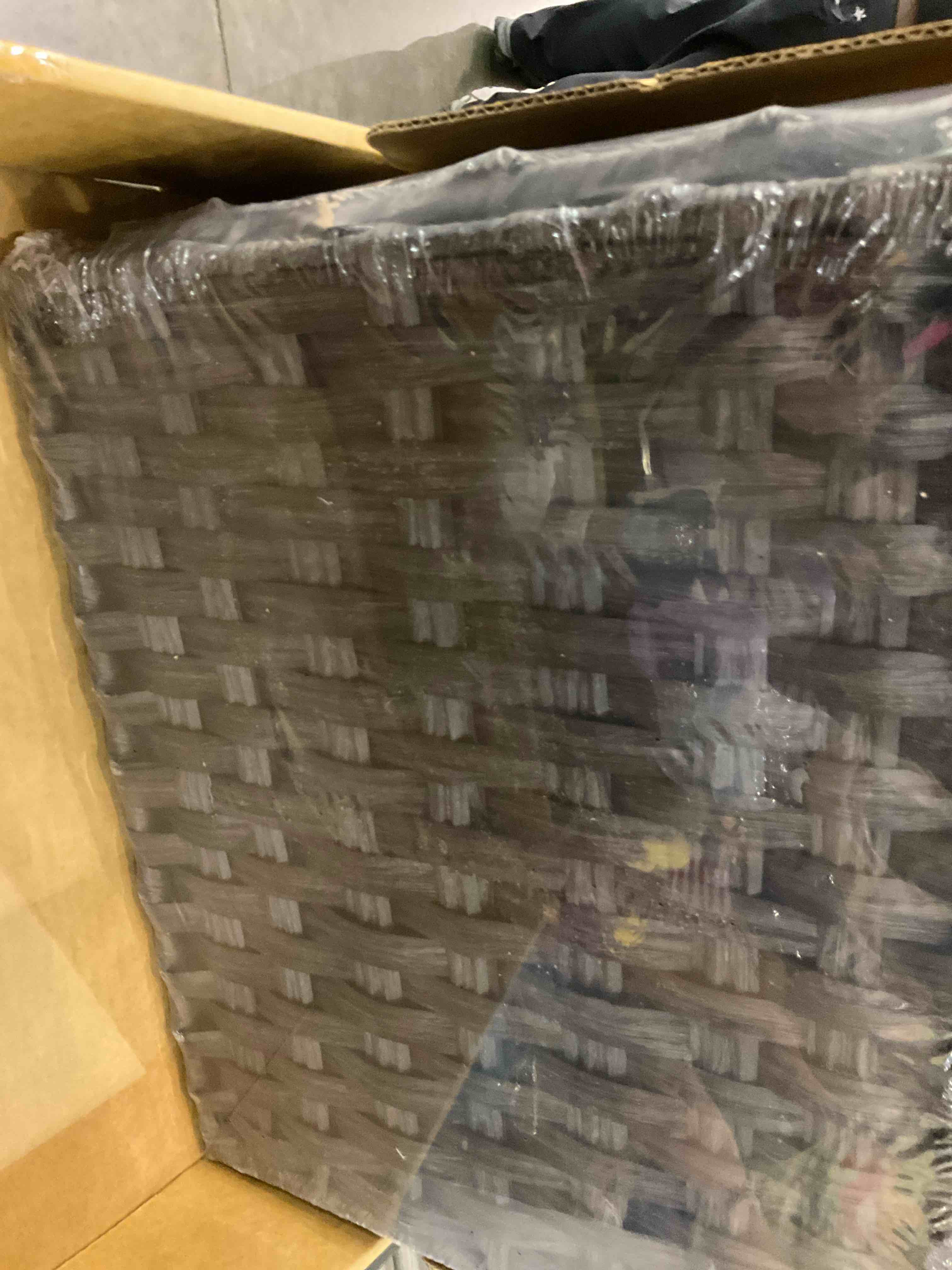 https://s3.amazonaws.com/lotting-images-prod/BargainHunt/EXS01542826_1715255230816.jpeg