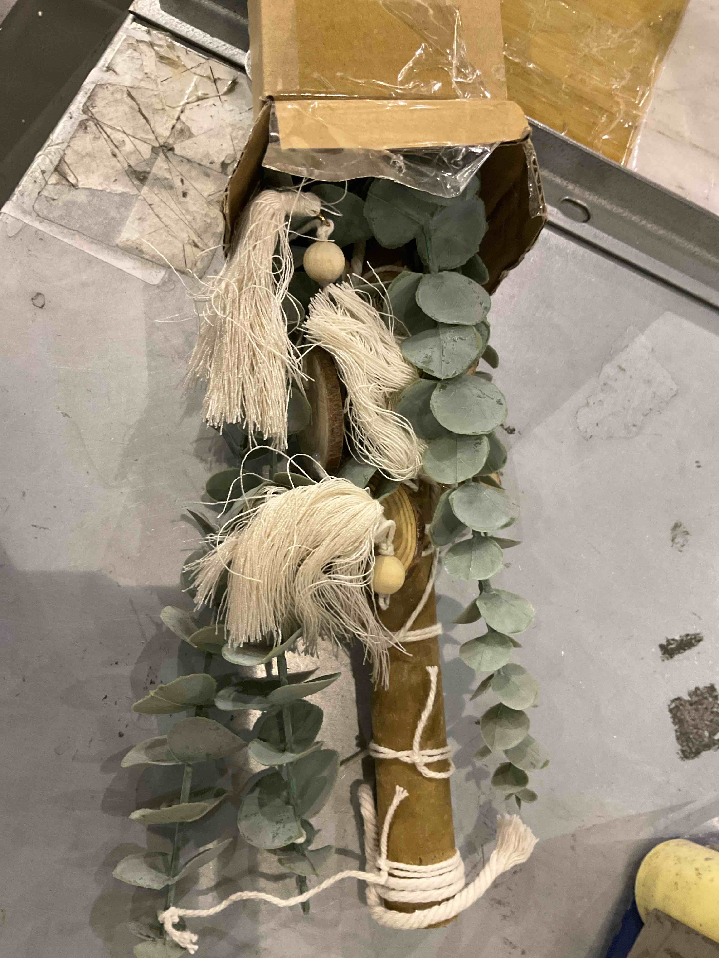 https://s3.amazonaws.com/lotting-images-prod/BargainHunt/EXS01542846_1715257530300.jpeg
