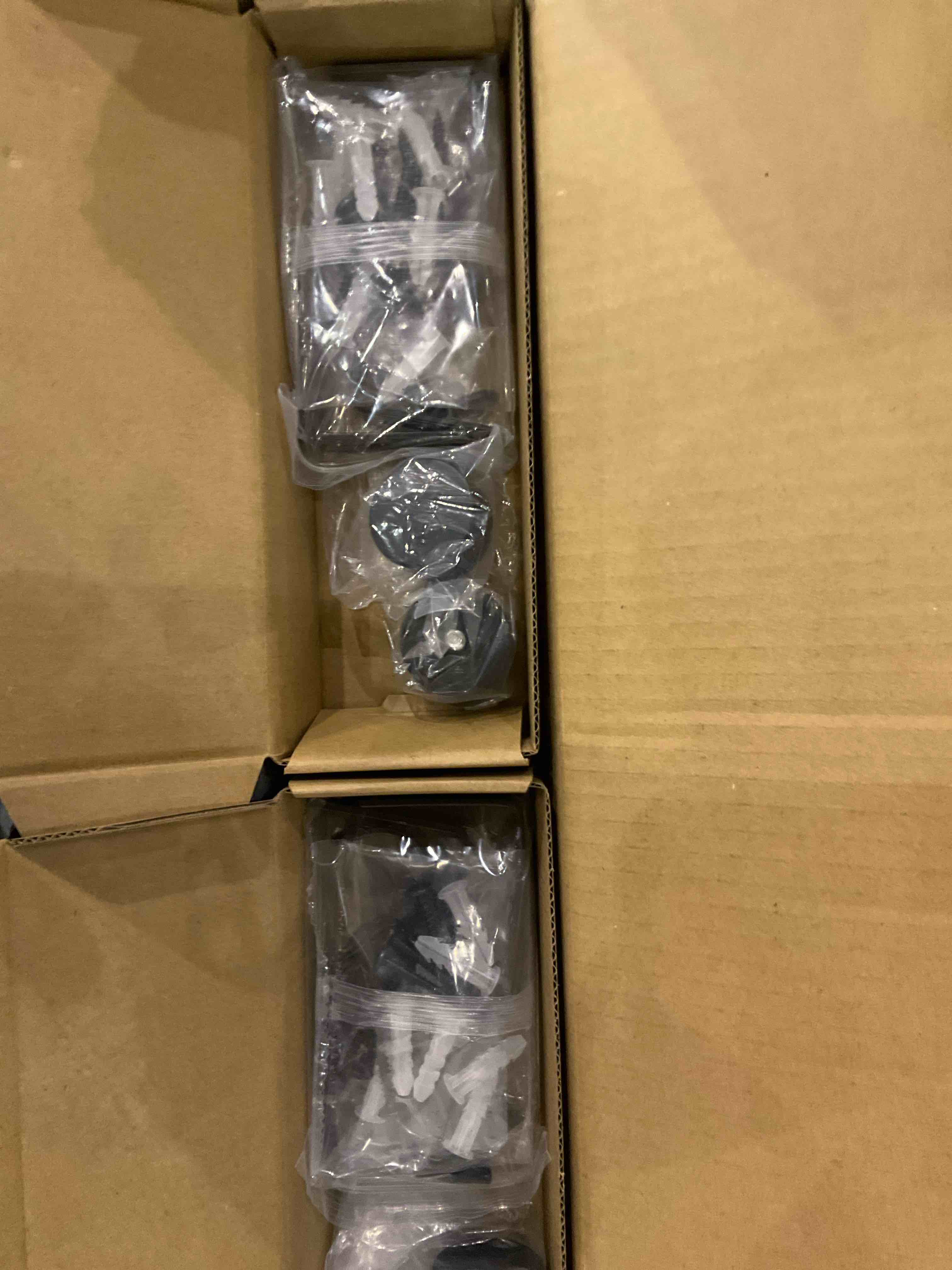 https://s3.amazonaws.com/lotting-images-prod/BargainHunt/EXS01542847_1715257674991.jpeg
