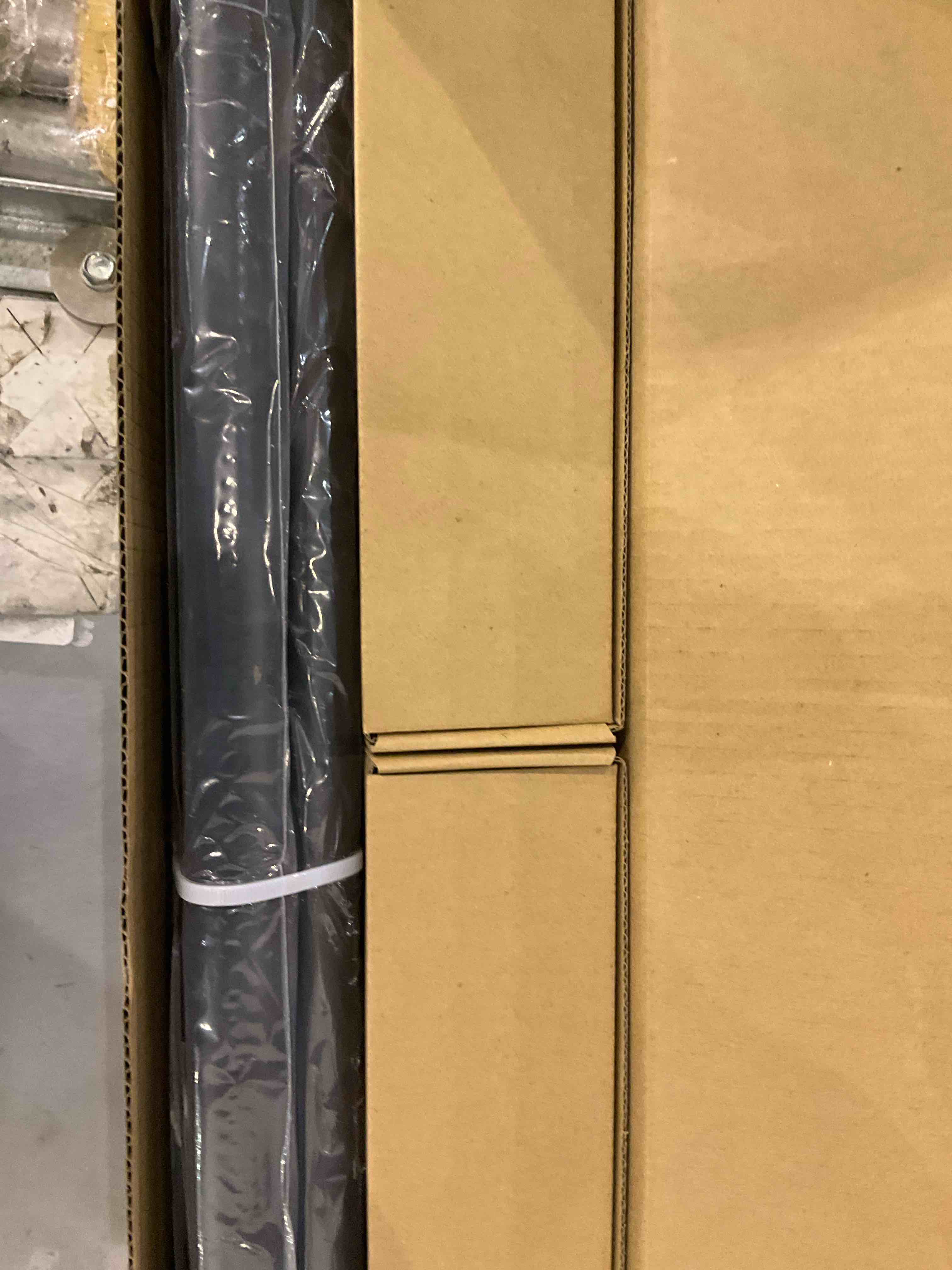 https://s3.amazonaws.com/lotting-images-prod/BargainHunt/EXS01542847_1715257685955.jpeg