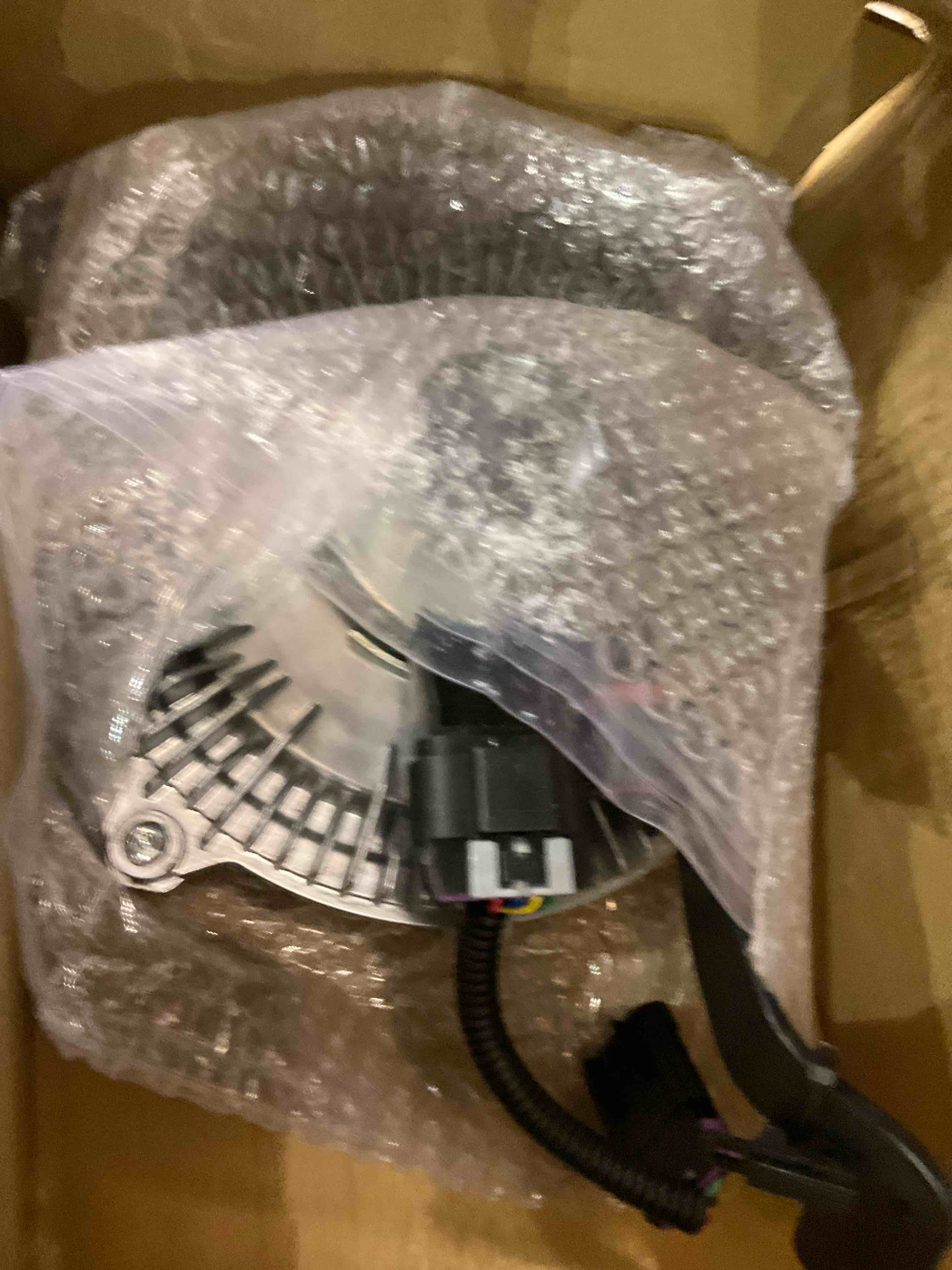 https://s3.amazonaws.com/lotting-images-prod/BargainHunt/EXS01542906_1715266358363.jpeg