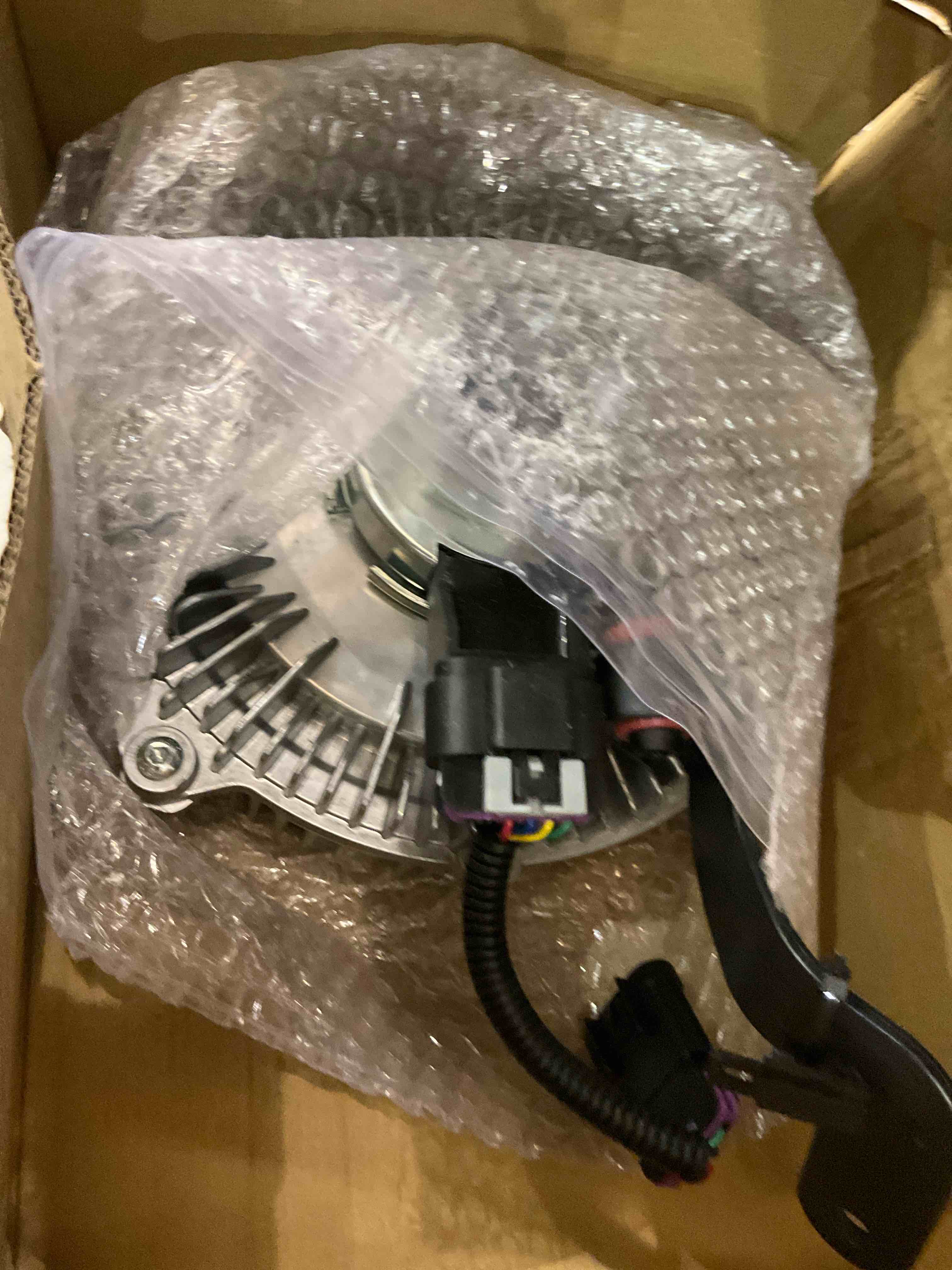 https://s3.amazonaws.com/lotting-images-prod/BargainHunt/EXS01542906_1715266359434.jpeg