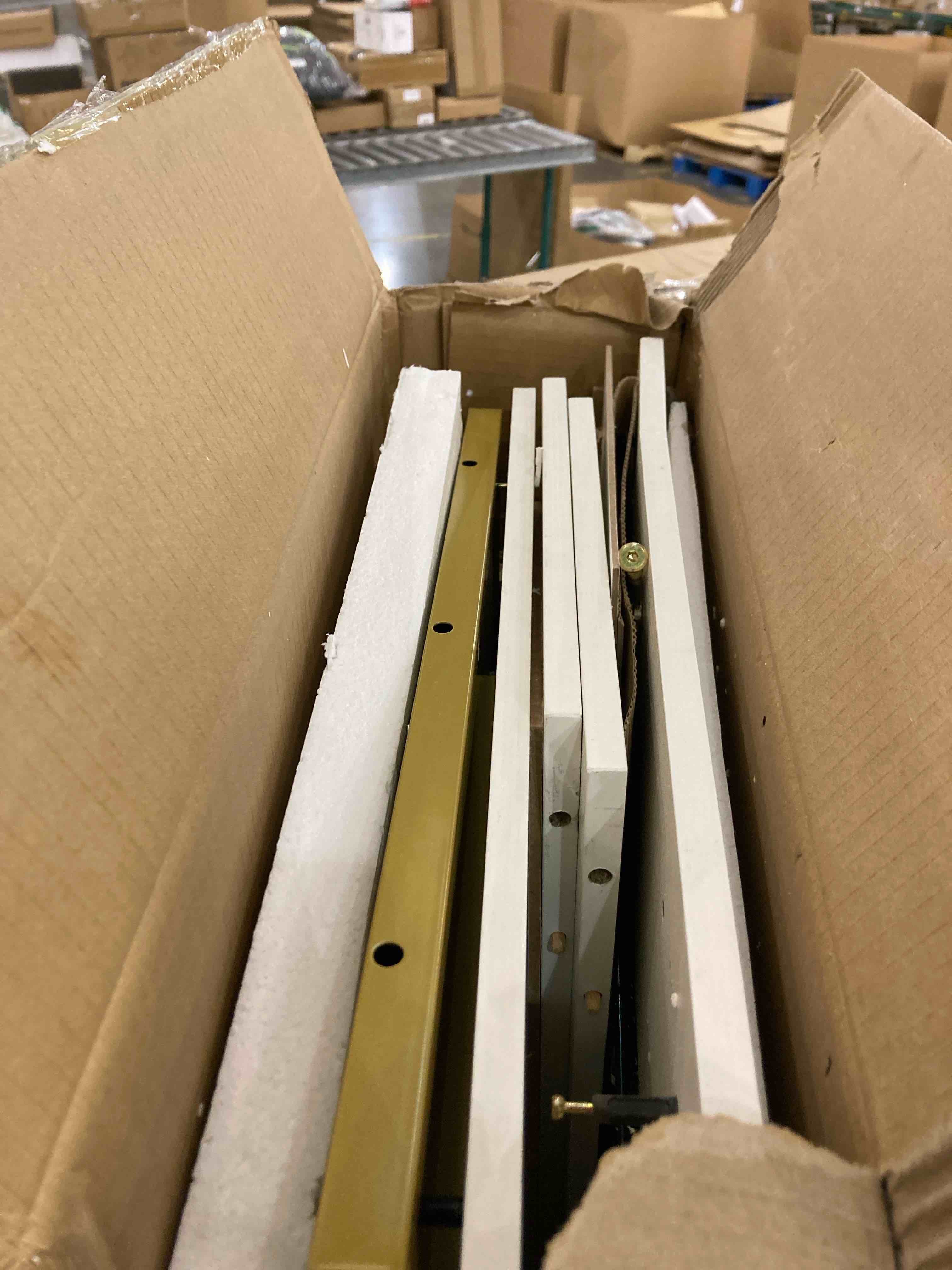 https://s3.amazonaws.com/lotting-images-prod/BargainHunt/EXS01543436_1715885608568.jpeg
