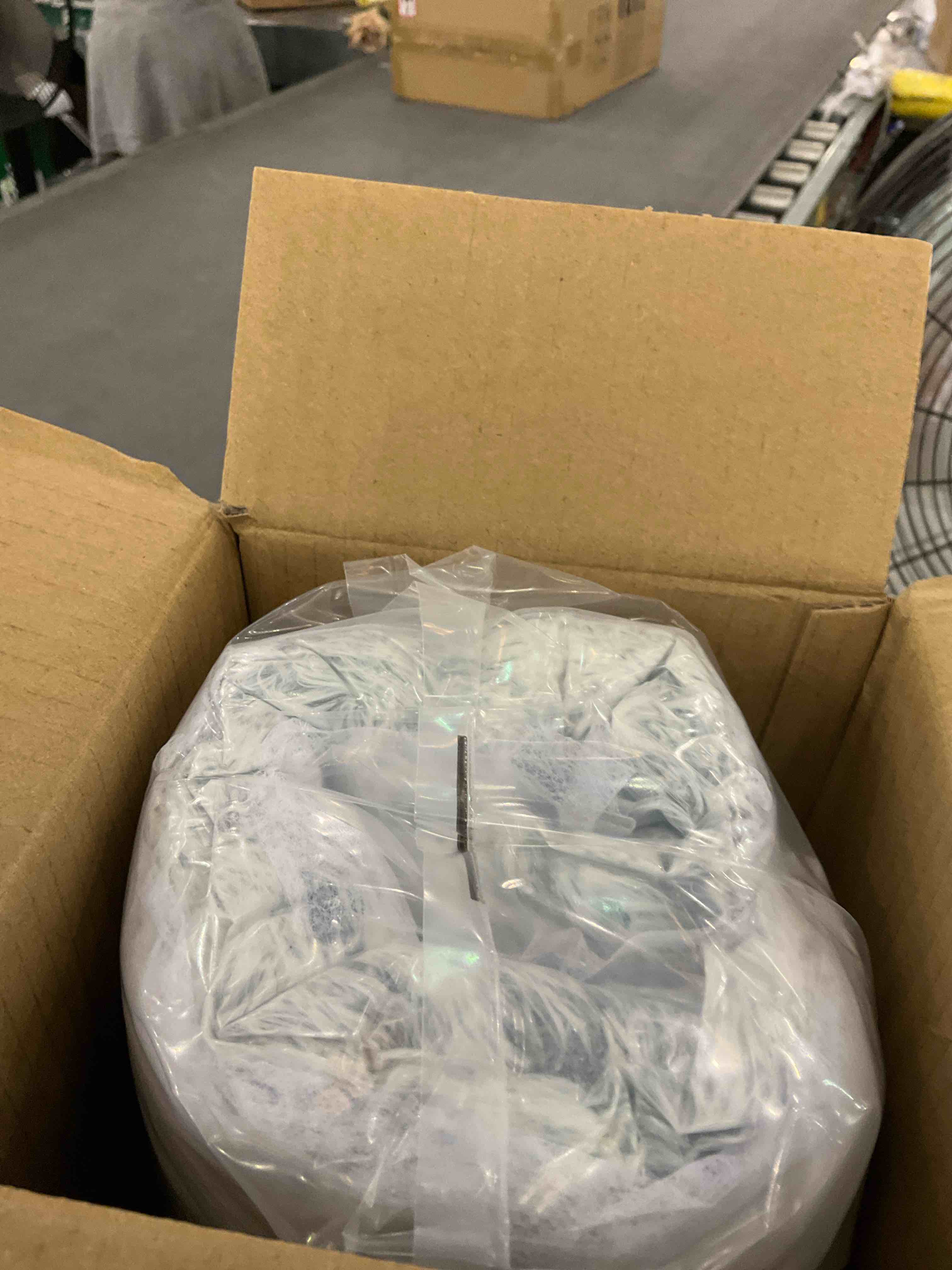 https://s3.amazonaws.com/lotting-images-prod/BargainHunt/EXS01543558_1714486980891.jpeg