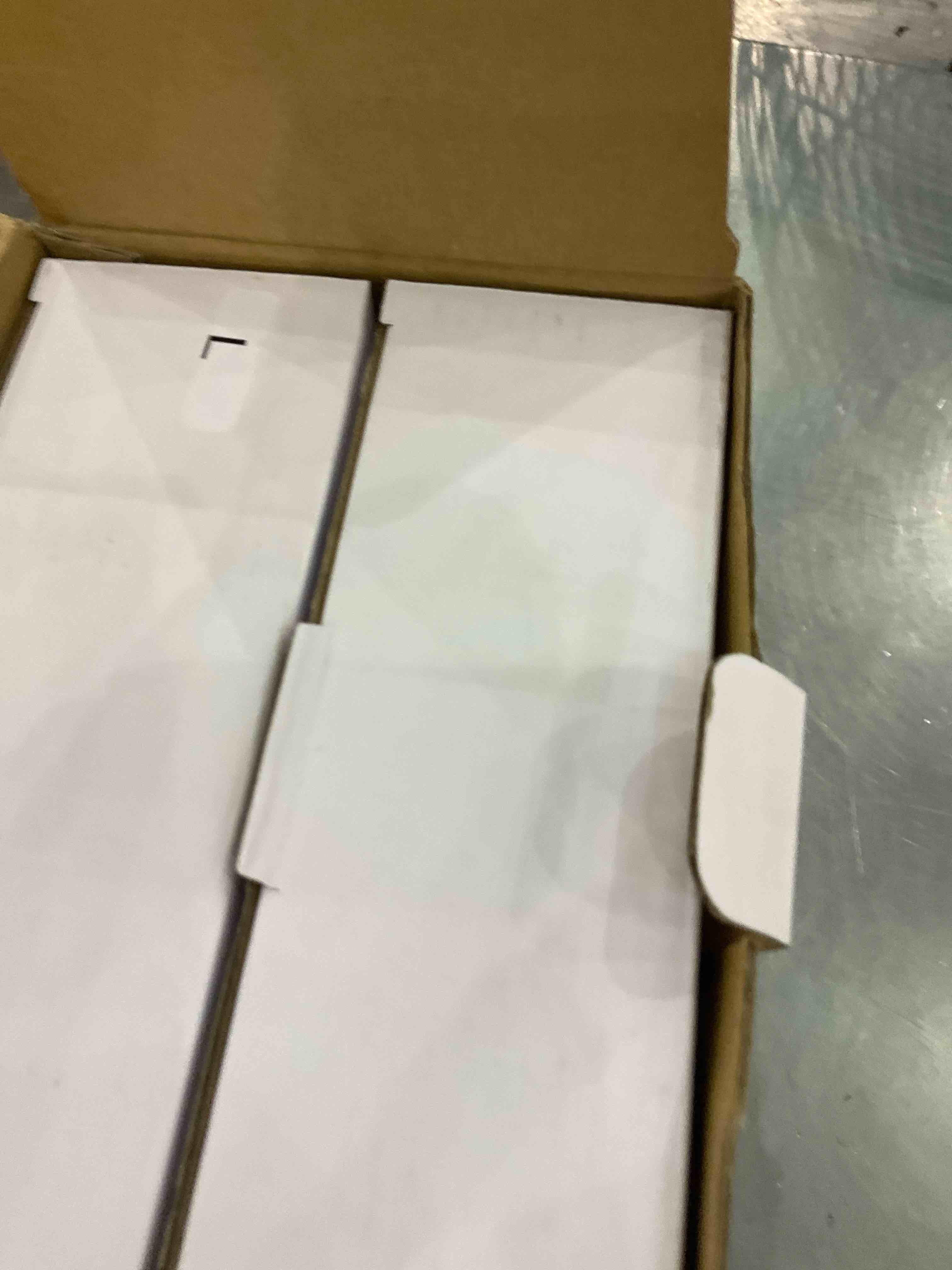 https://s3.amazonaws.com/lotting-images-prod/BargainHunt/EXS01543584_1714489186042.jpeg