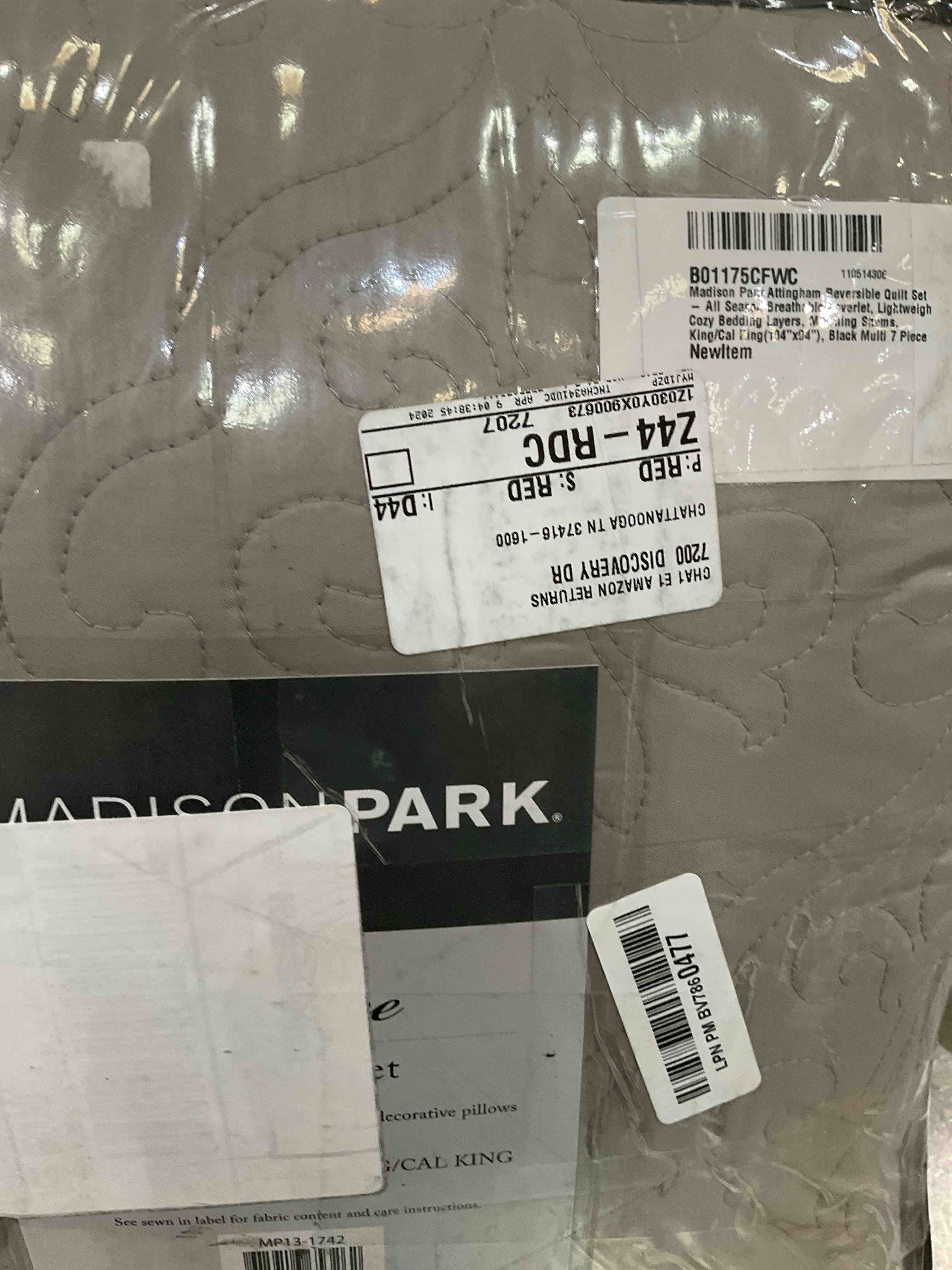 https://s3.amazonaws.com/lotting-images-prod/BargainHunt/EXS01543632_1714502208152.jpeg