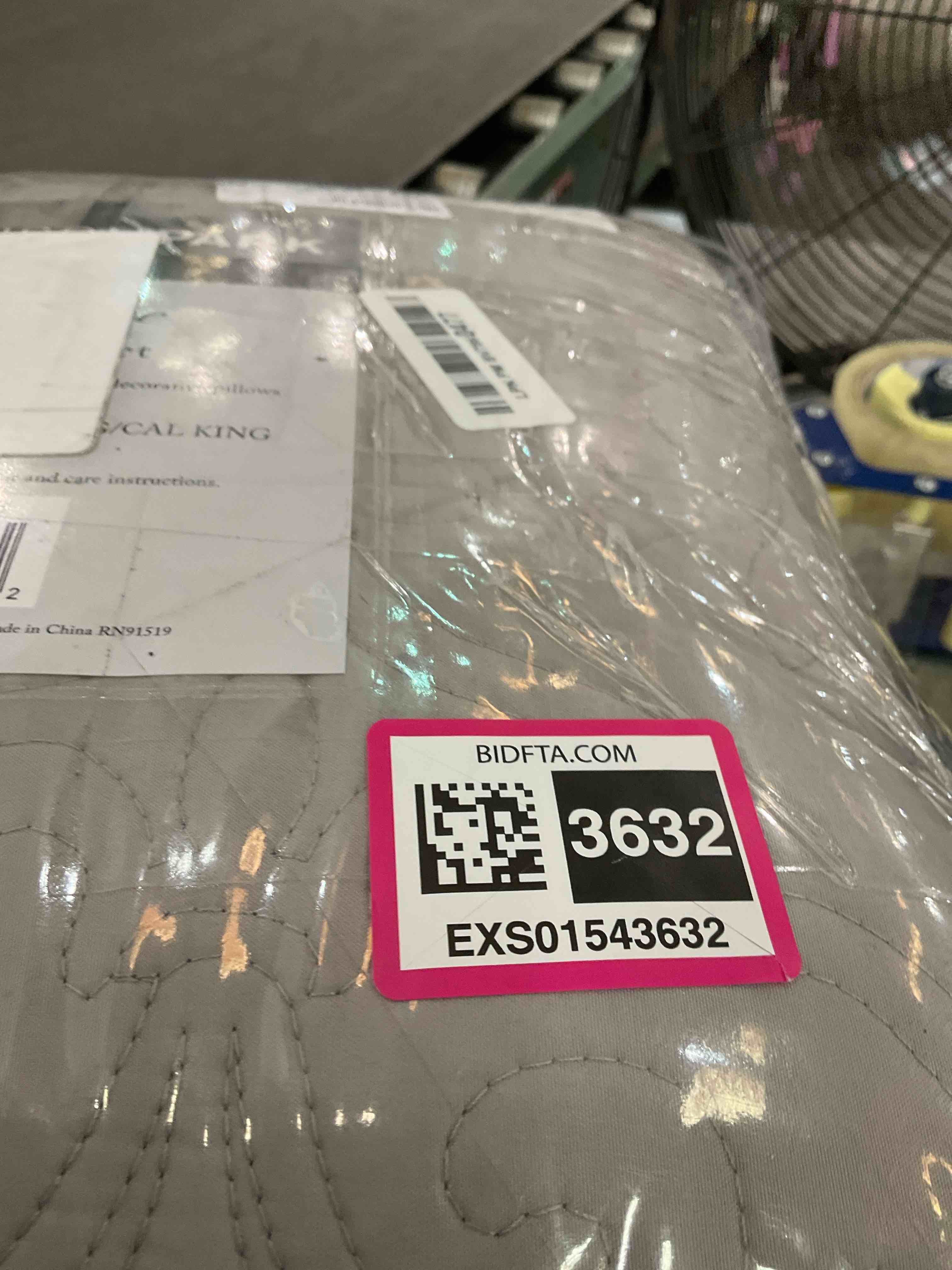 https://s3.amazonaws.com/lotting-images-prod/BargainHunt/EXS01543632_1714502218098.jpeg