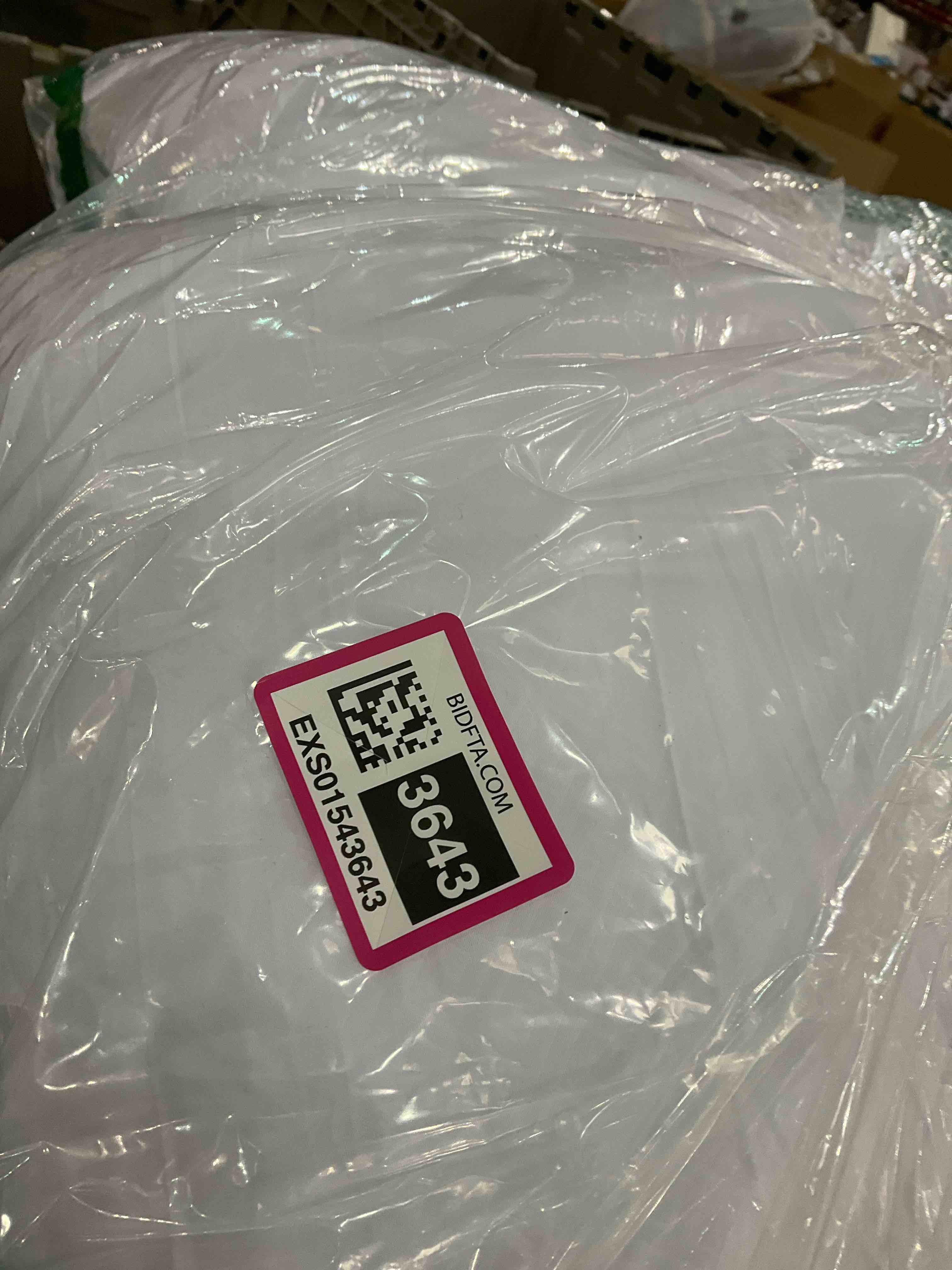 https://s3.amazonaws.com/lotting-images-prod/BargainHunt/EXS01543643_1714503399842.jpeg