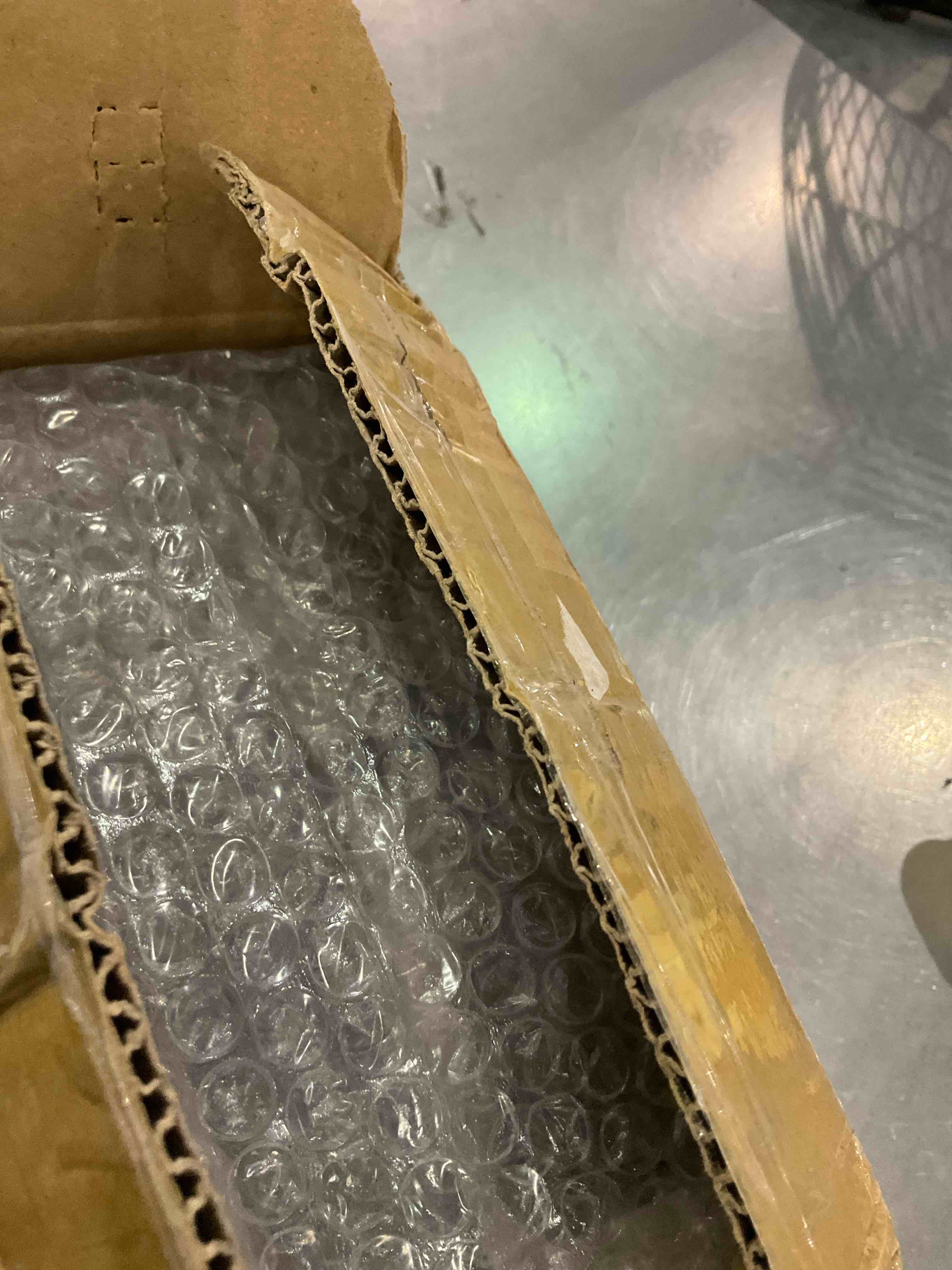 https://s3.amazonaws.com/lotting-images-prod/BargainHunt/EXS01543732_1714653830753.jpeg