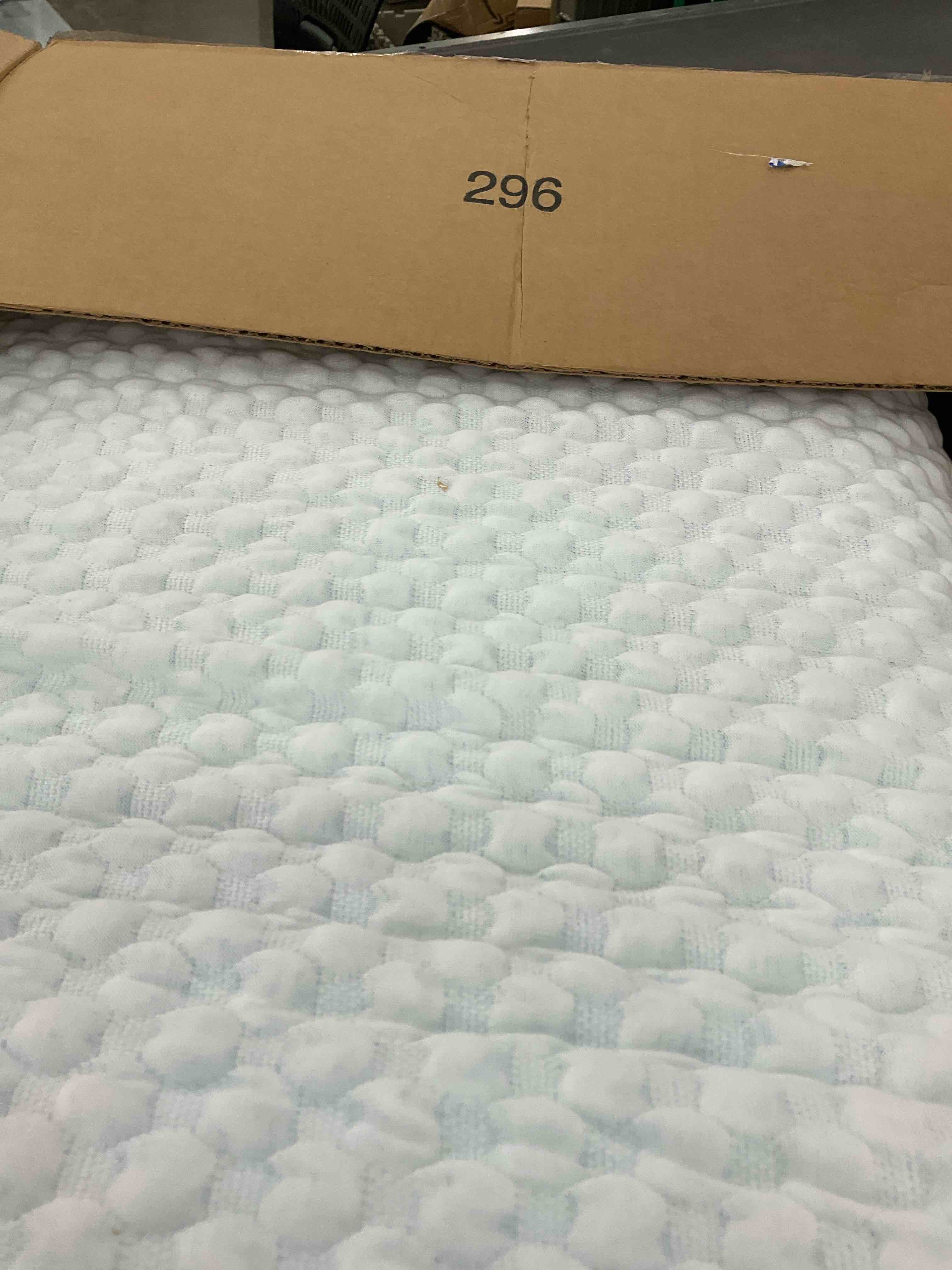 https://s3.amazonaws.com/lotting-images-prod/BargainHunt/EXS01543920_1714670945490.jpeg