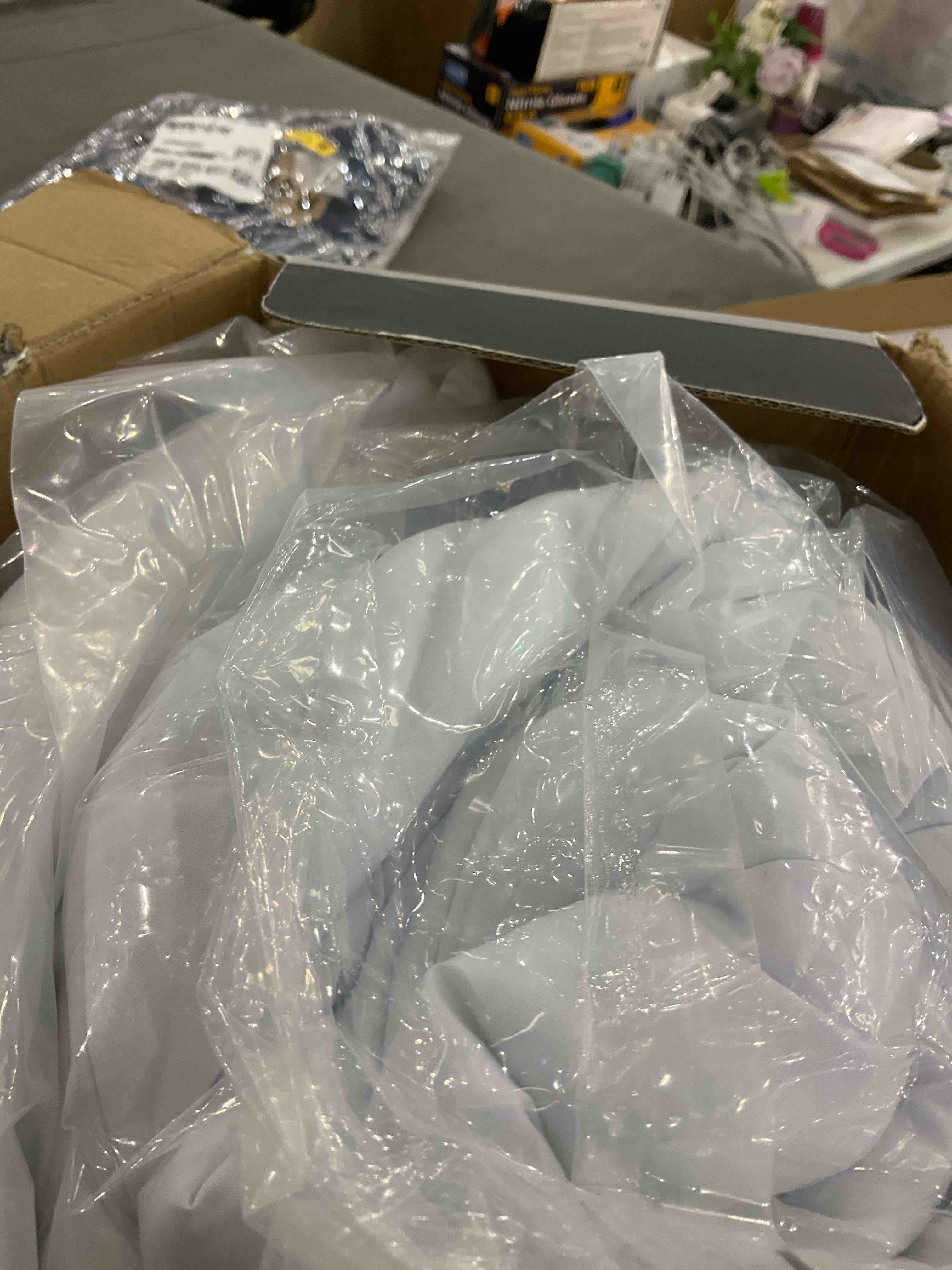 https://s3.amazonaws.com/lotting-images-prod/BargainHunt/EXS01544324_1715093413732.jpeg