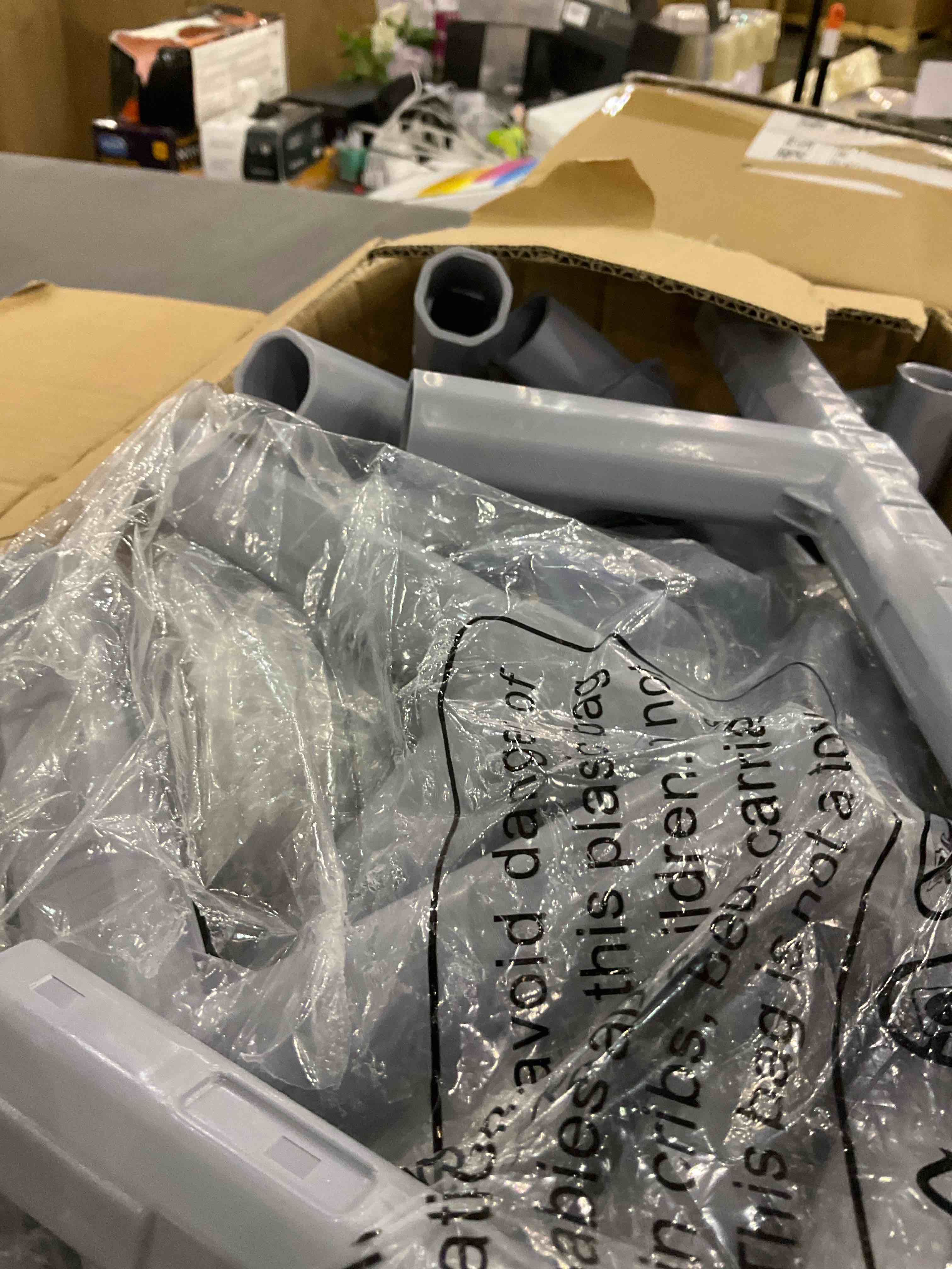 https://s3.amazonaws.com/lotting-images-prod/BargainHunt/EXS01544460_1715168740286.jpeg