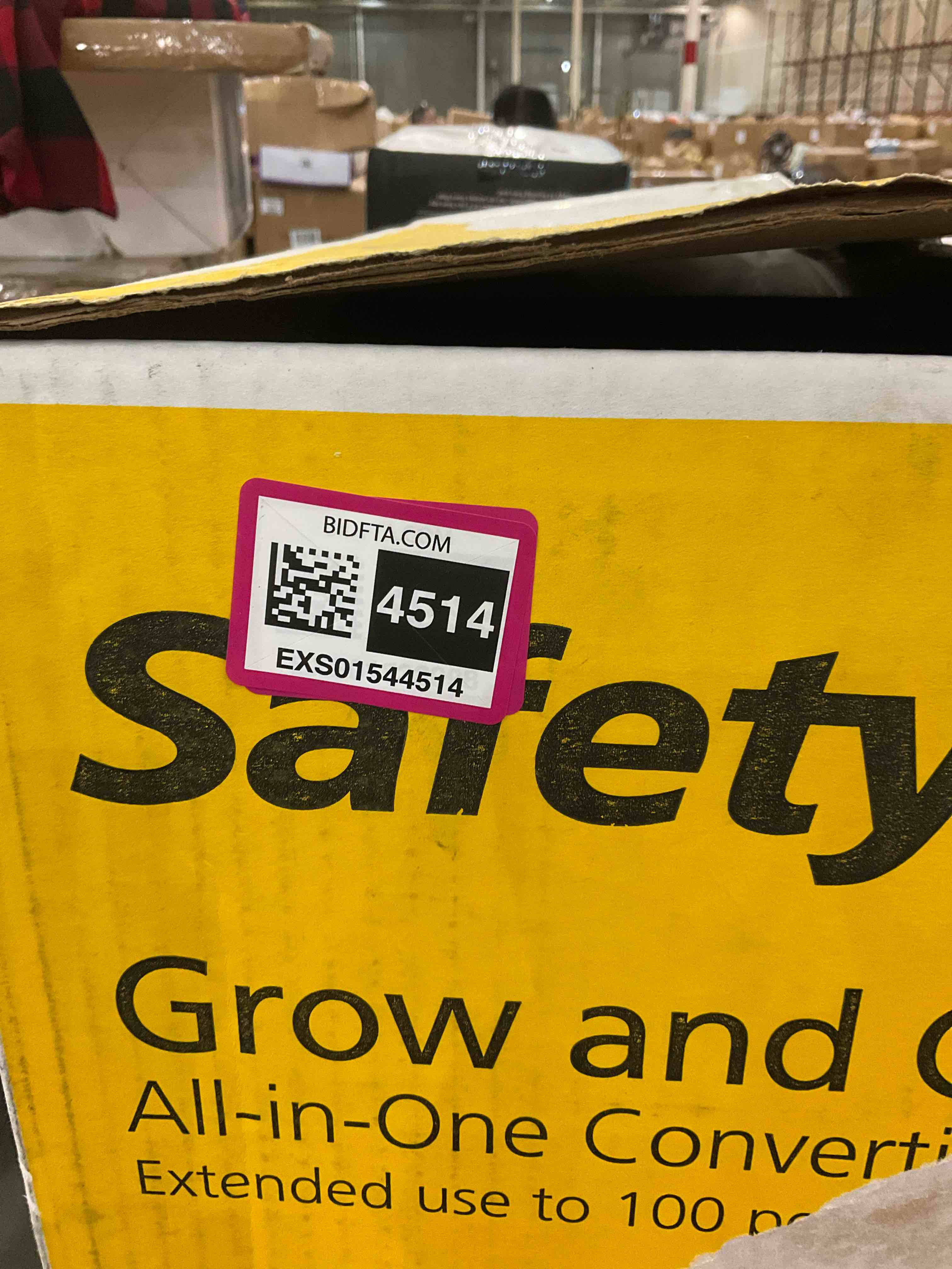 https://s3.amazonaws.com/lotting-images-prod/BargainHunt/EXS01544514_1715004684157.jpeg