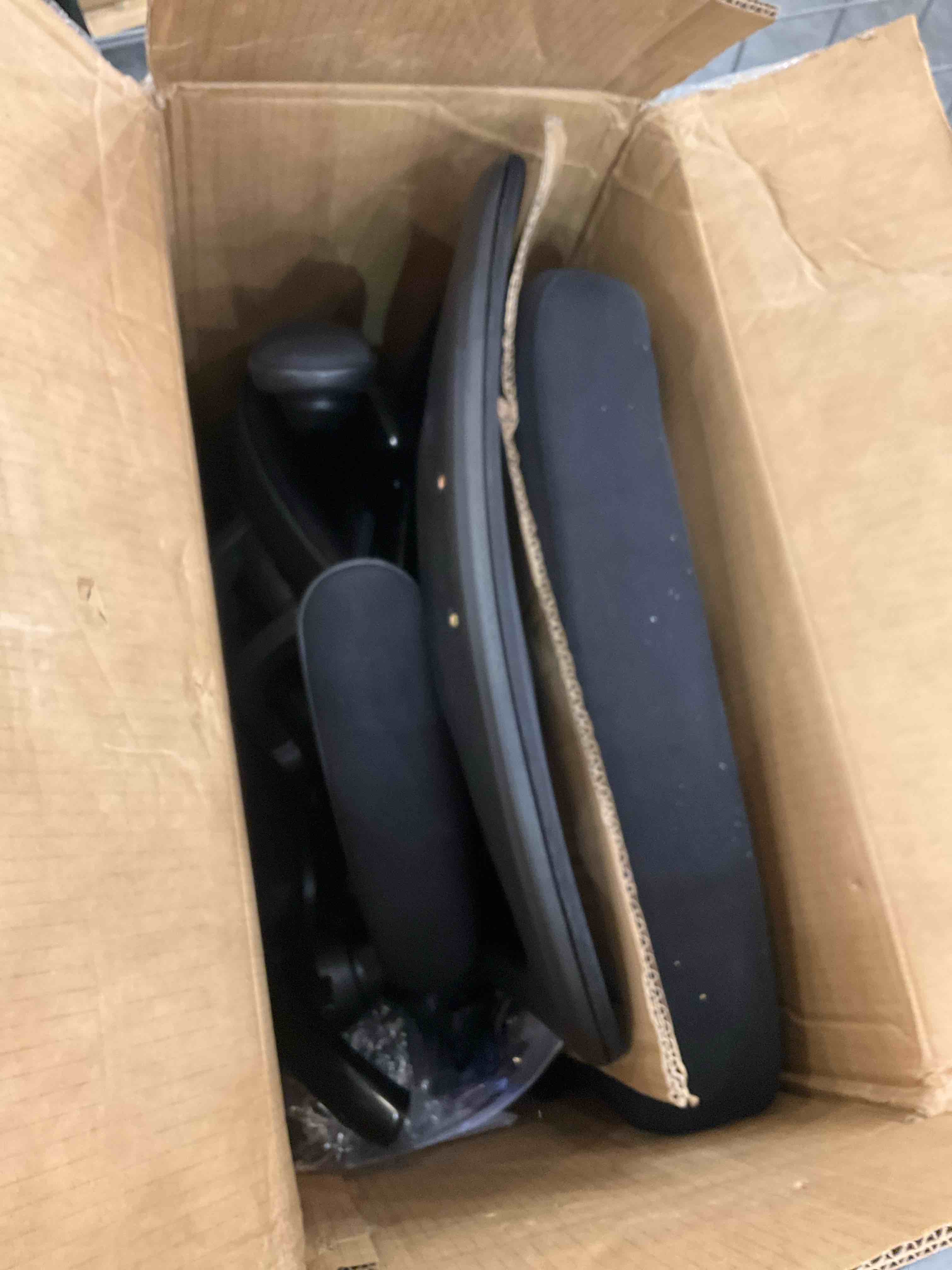 https://s3.amazonaws.com/lotting-images-prod/BargainHunt/EXS01544532_1715007793652.jpeg
