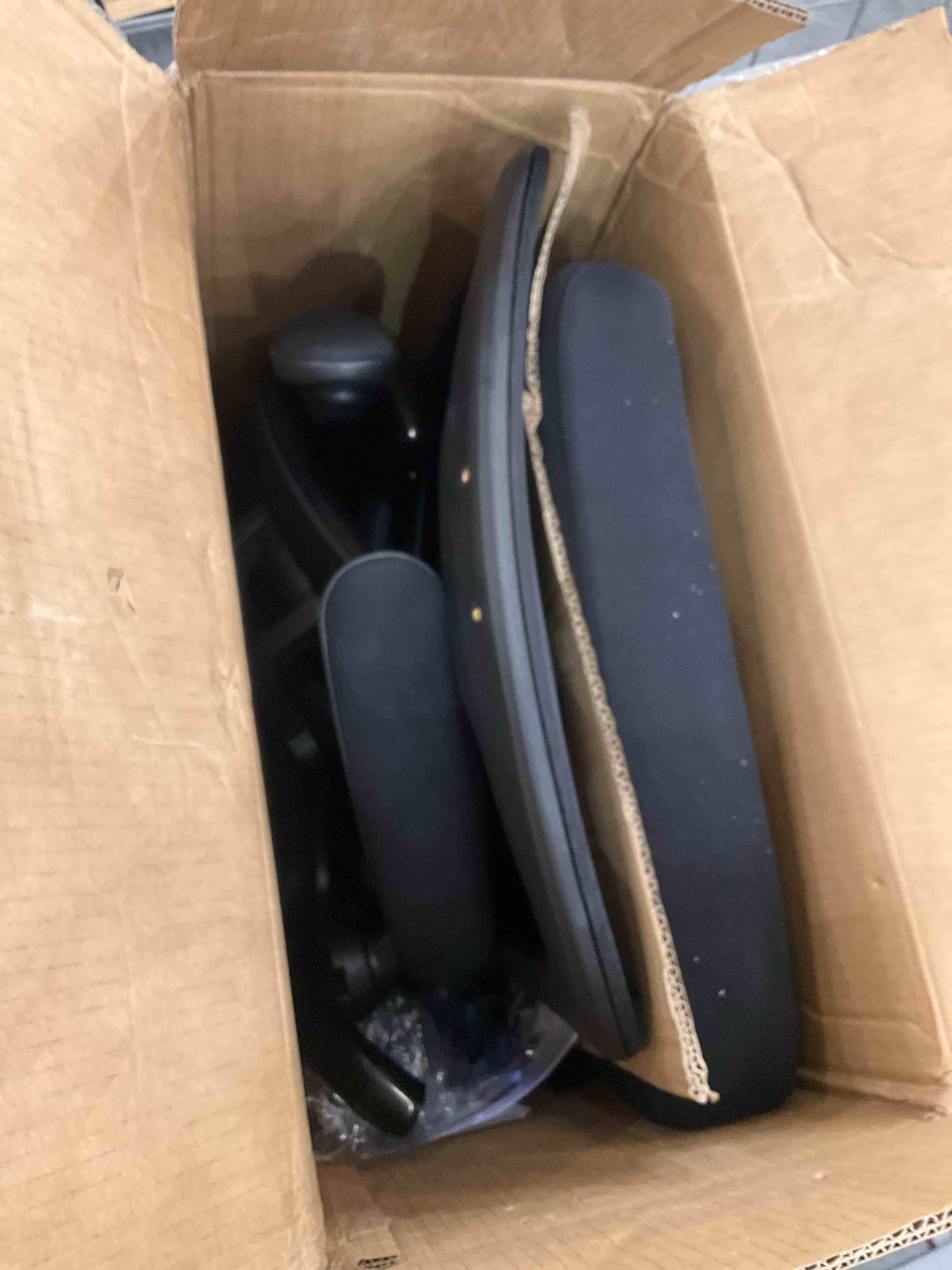 https://s3.amazonaws.com/lotting-images-prod/BargainHunt/EXS01544532_1715007794685.jpeg