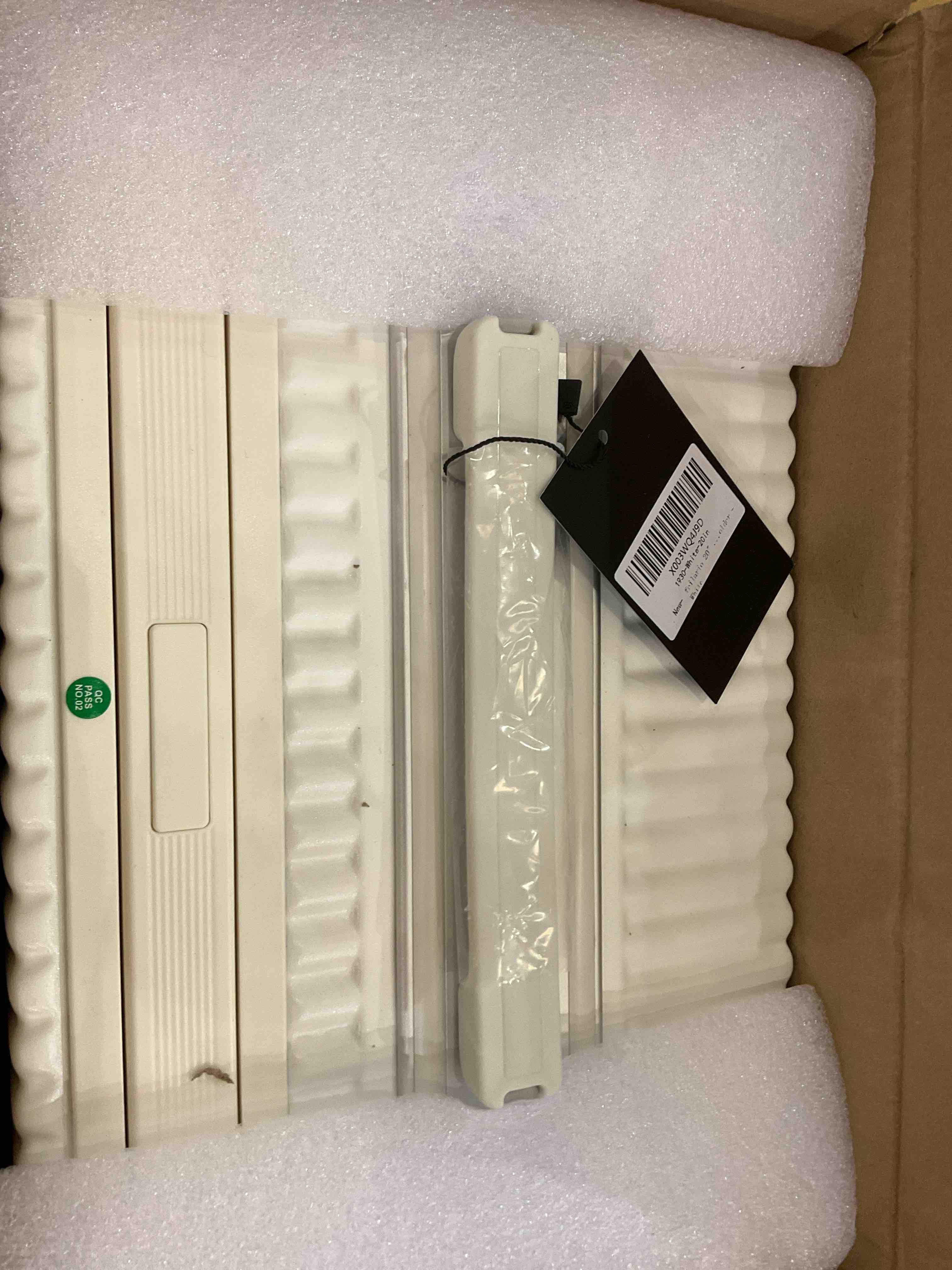 https://s3.amazonaws.com/lotting-images-prod/BargainHunt/EXS01545116_1714670839316.jpeg