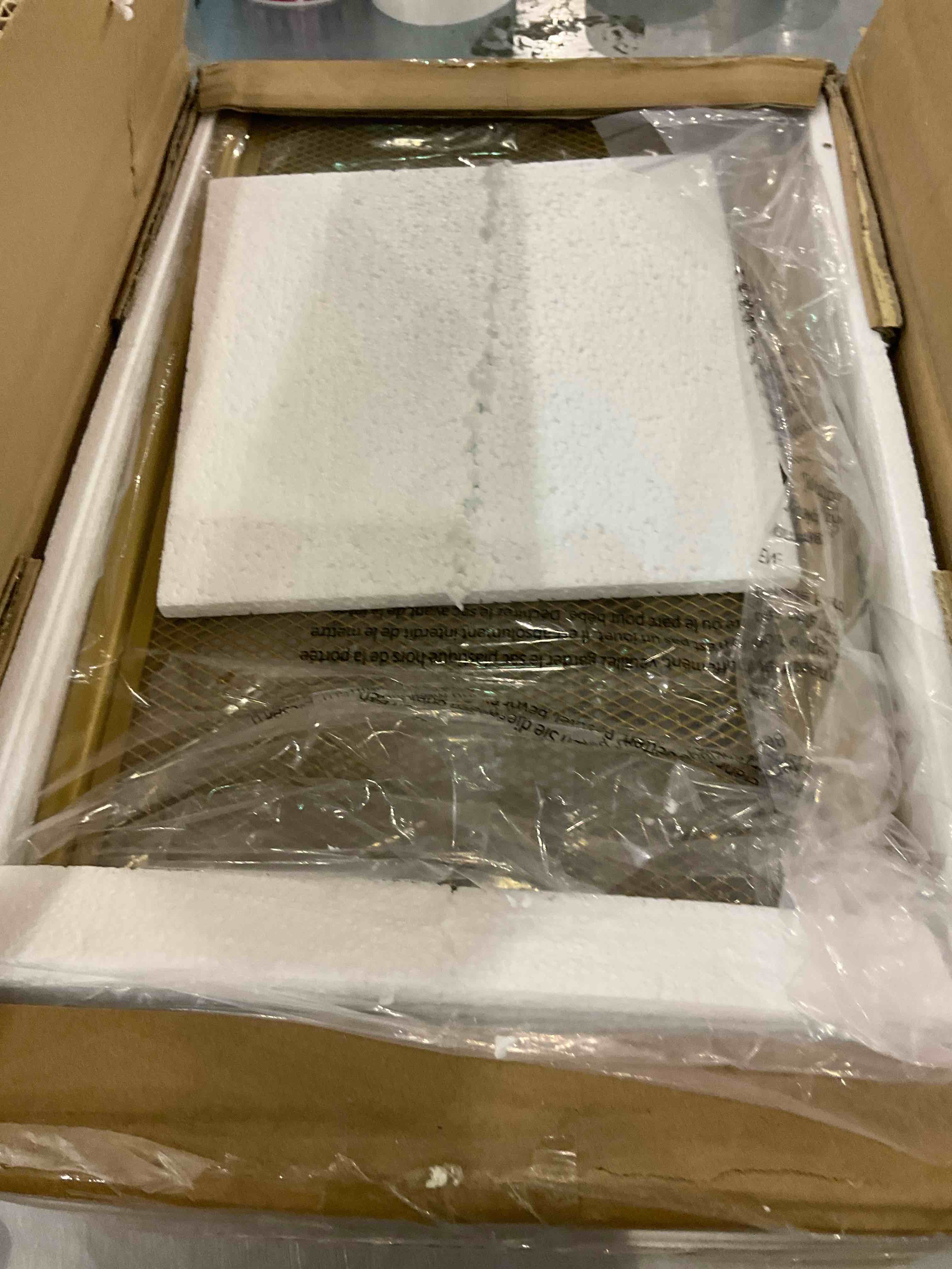 https://s3.amazonaws.com/lotting-images-prod/BargainHunt/EXS01545566_1714995369704.jpeg