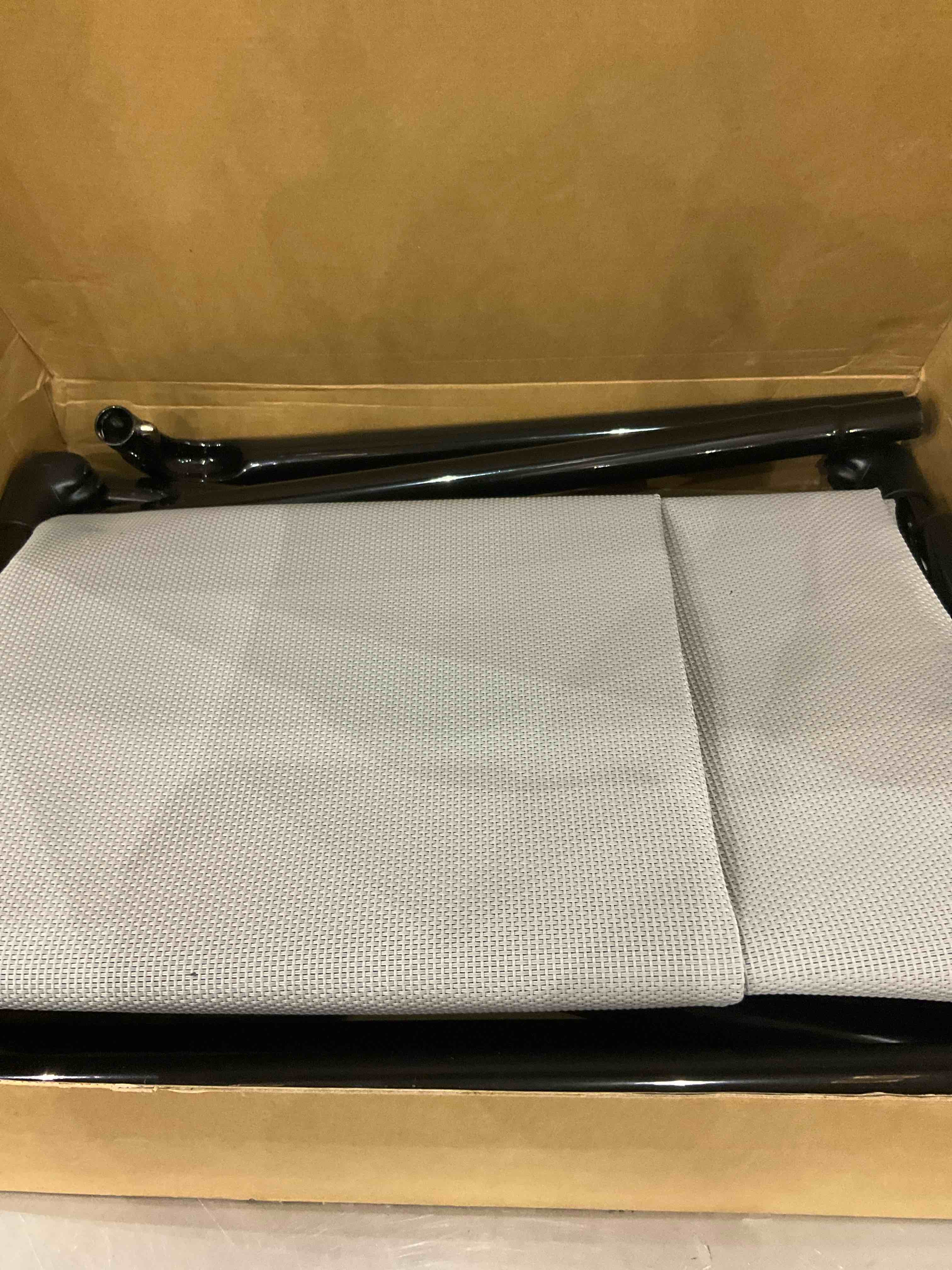 https://s3.amazonaws.com/lotting-images-prod/BargainHunt/EXS01545591_1714997060322.jpeg