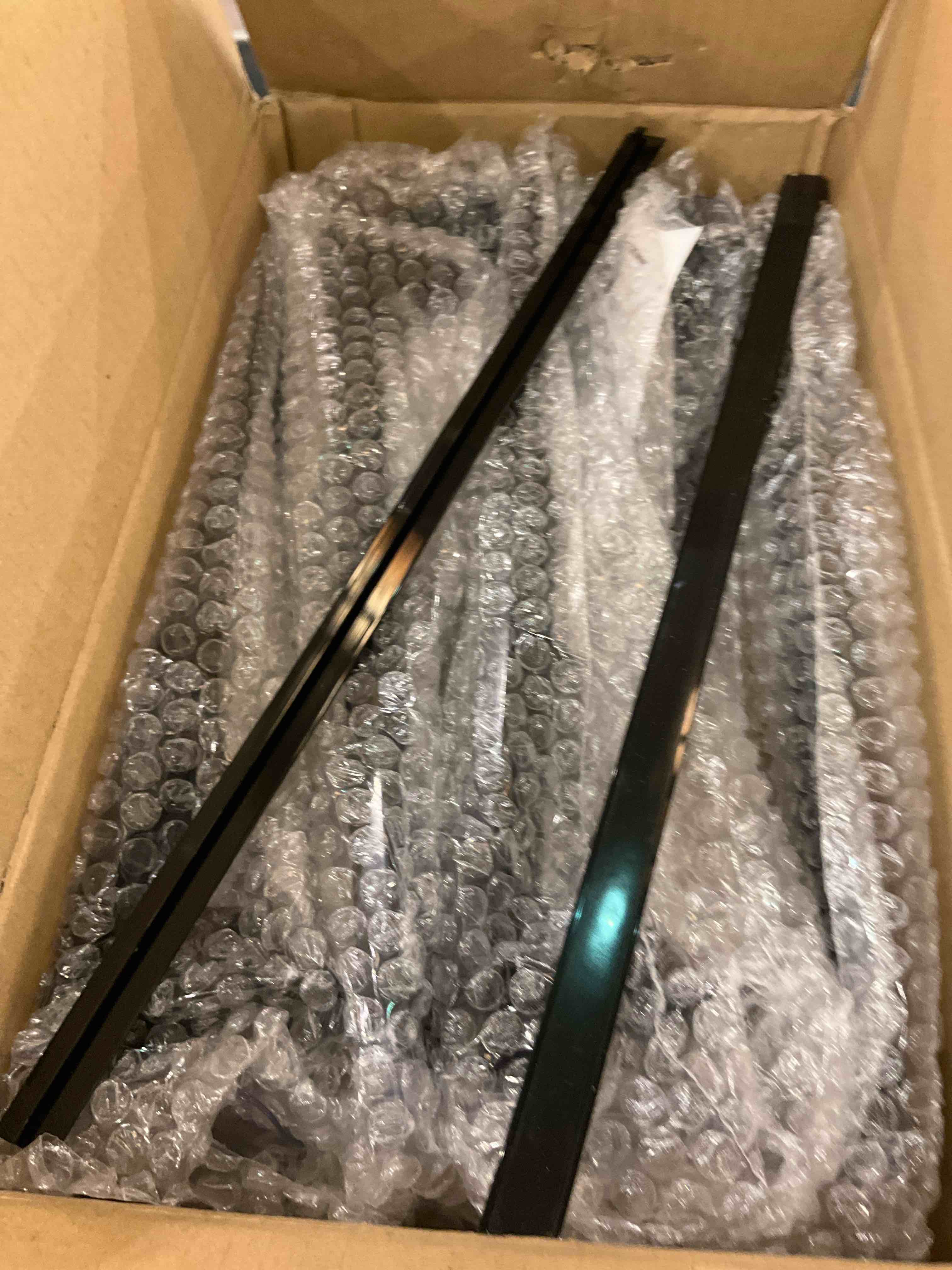 https://s3.amazonaws.com/lotting-images-prod/BargainHunt/EXS01545600_1715002567202.jpeg