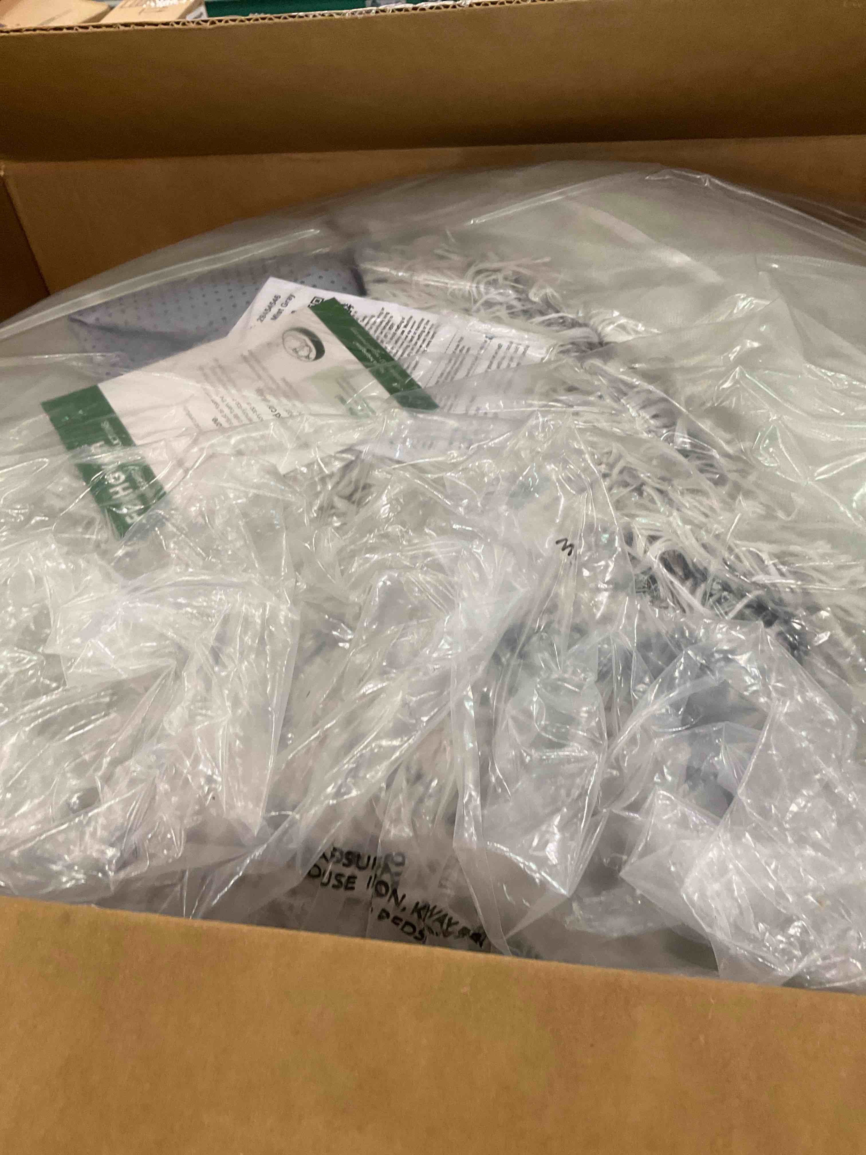 https://s3.amazonaws.com/lotting-images-prod/BargainHunt/EXS01545628_1715004694643.jpeg