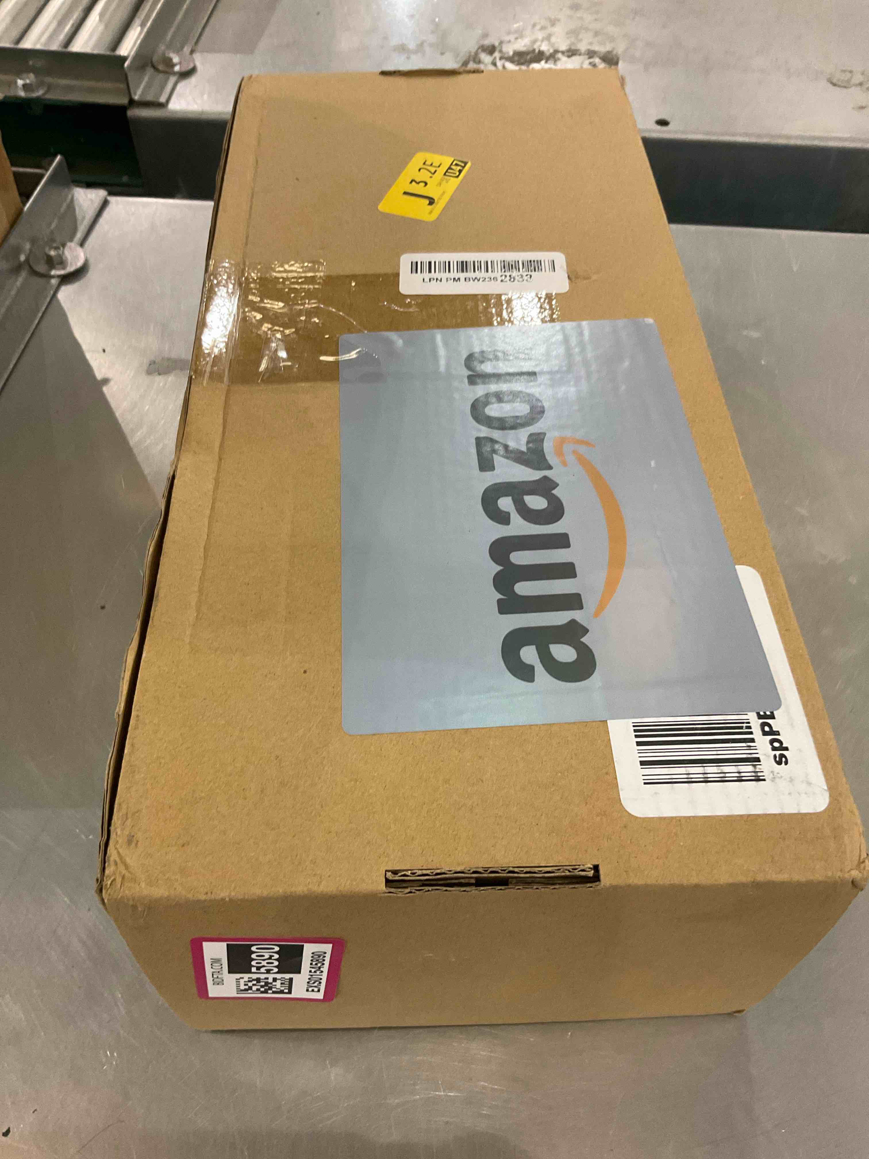 https://s3.amazonaws.com/lotting-images-prod/BargainHunt/EXS01545890_1715267404985.jpeg